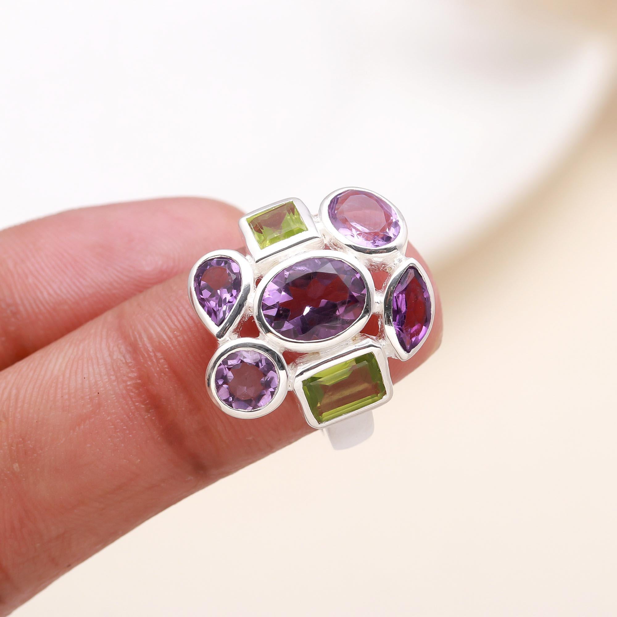 The Floral Mosaic: Amethyst & Peridot Cluster Ring