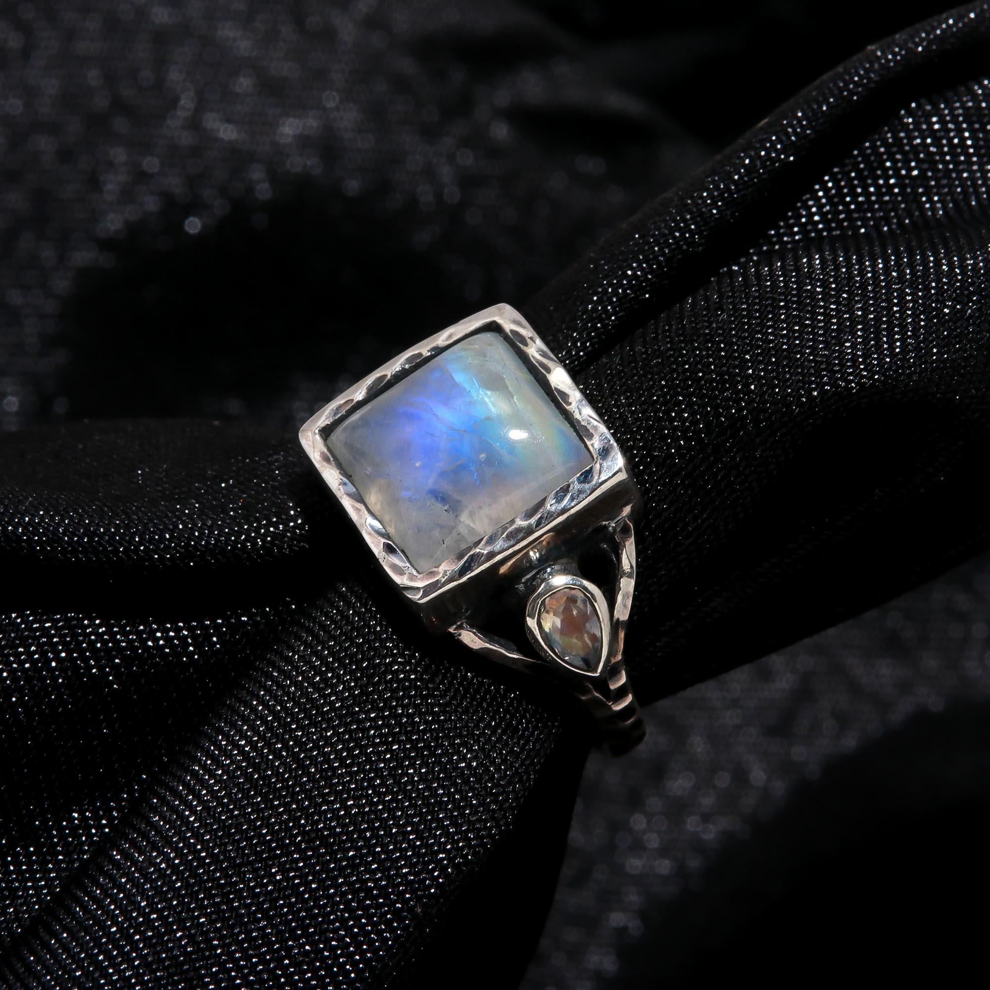 The Mystic Square: Vintage Style Geometric Ring