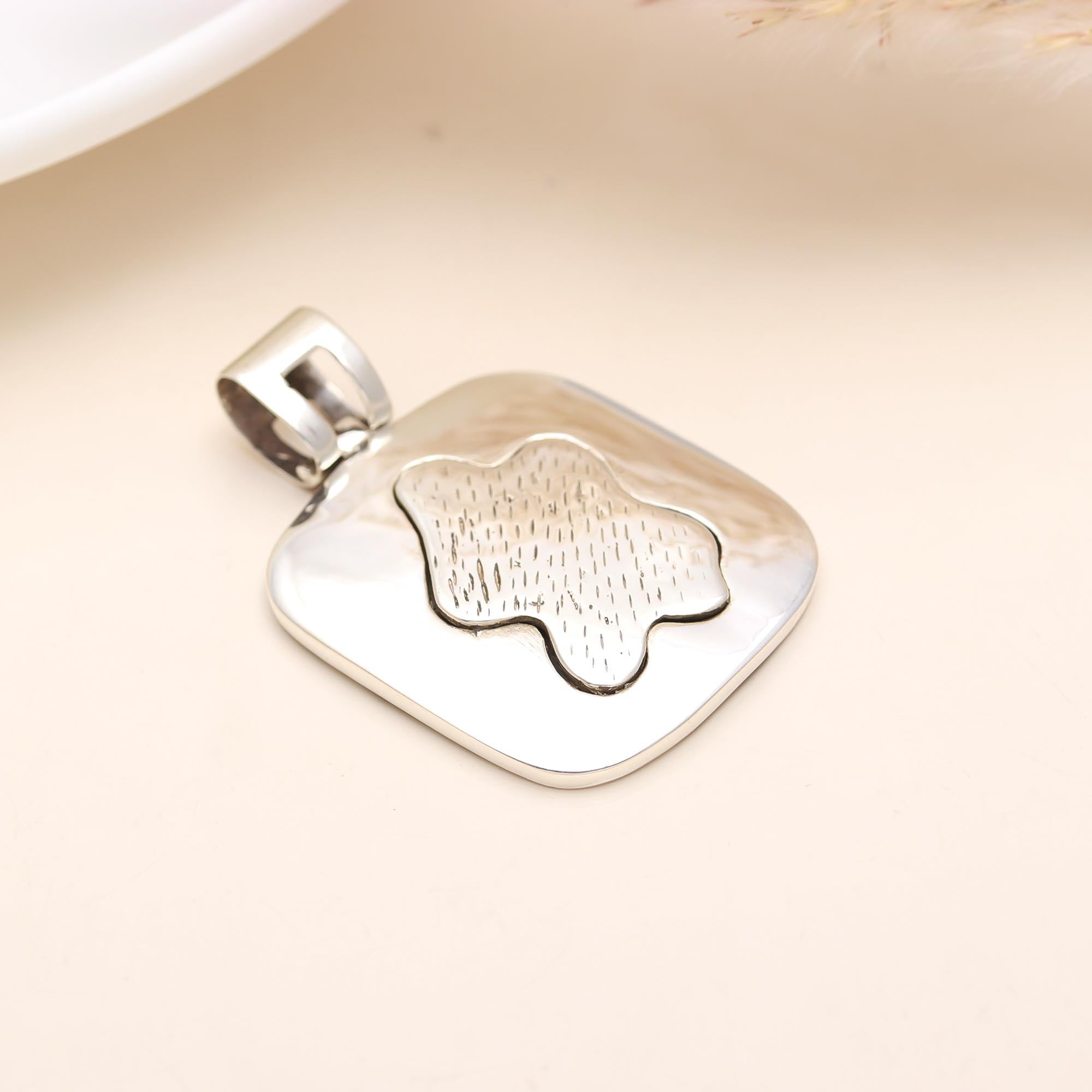 Vinatge Box With Floral Sterling Silver Pendant