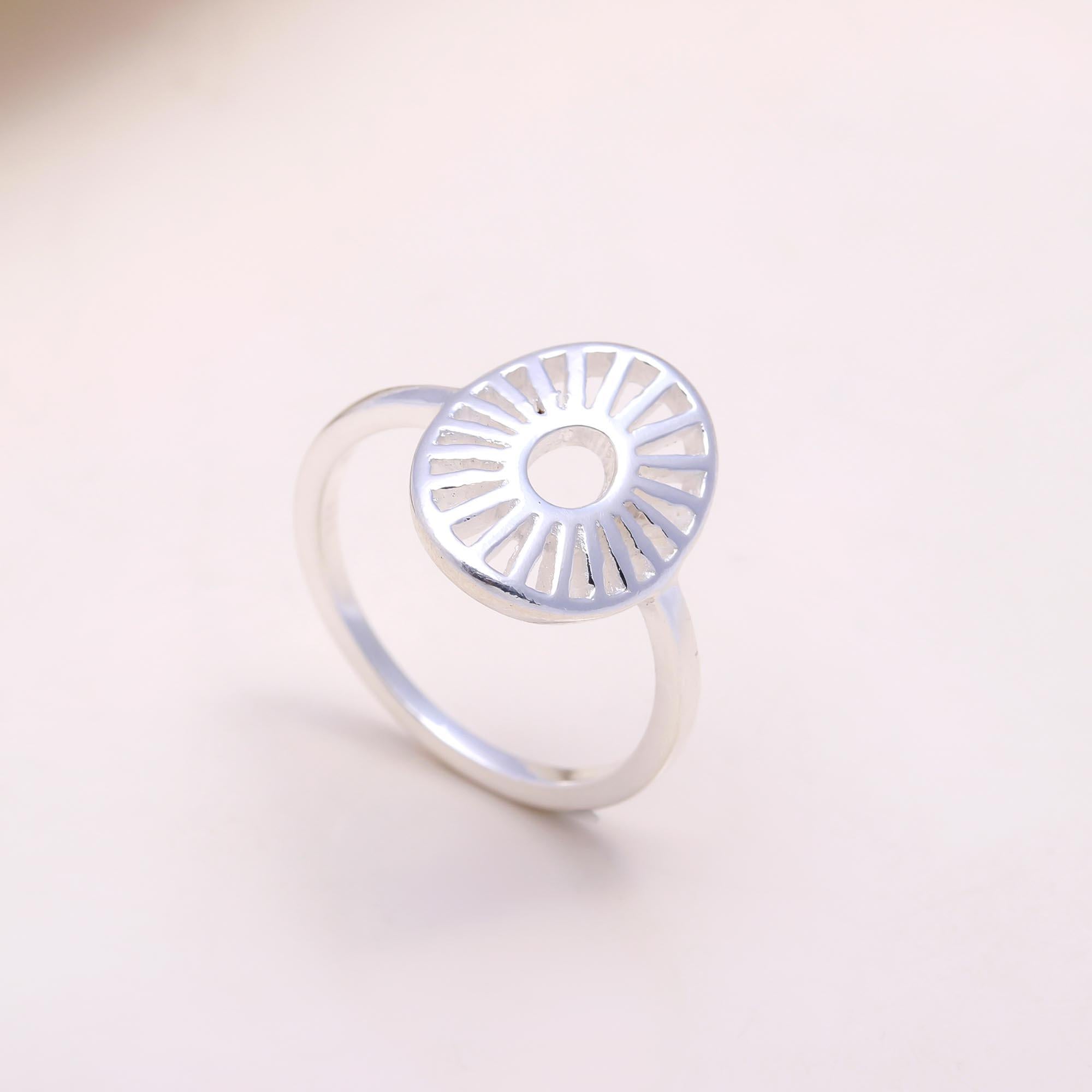 The Radiating Light: Silver Sunburst Cutout Ring