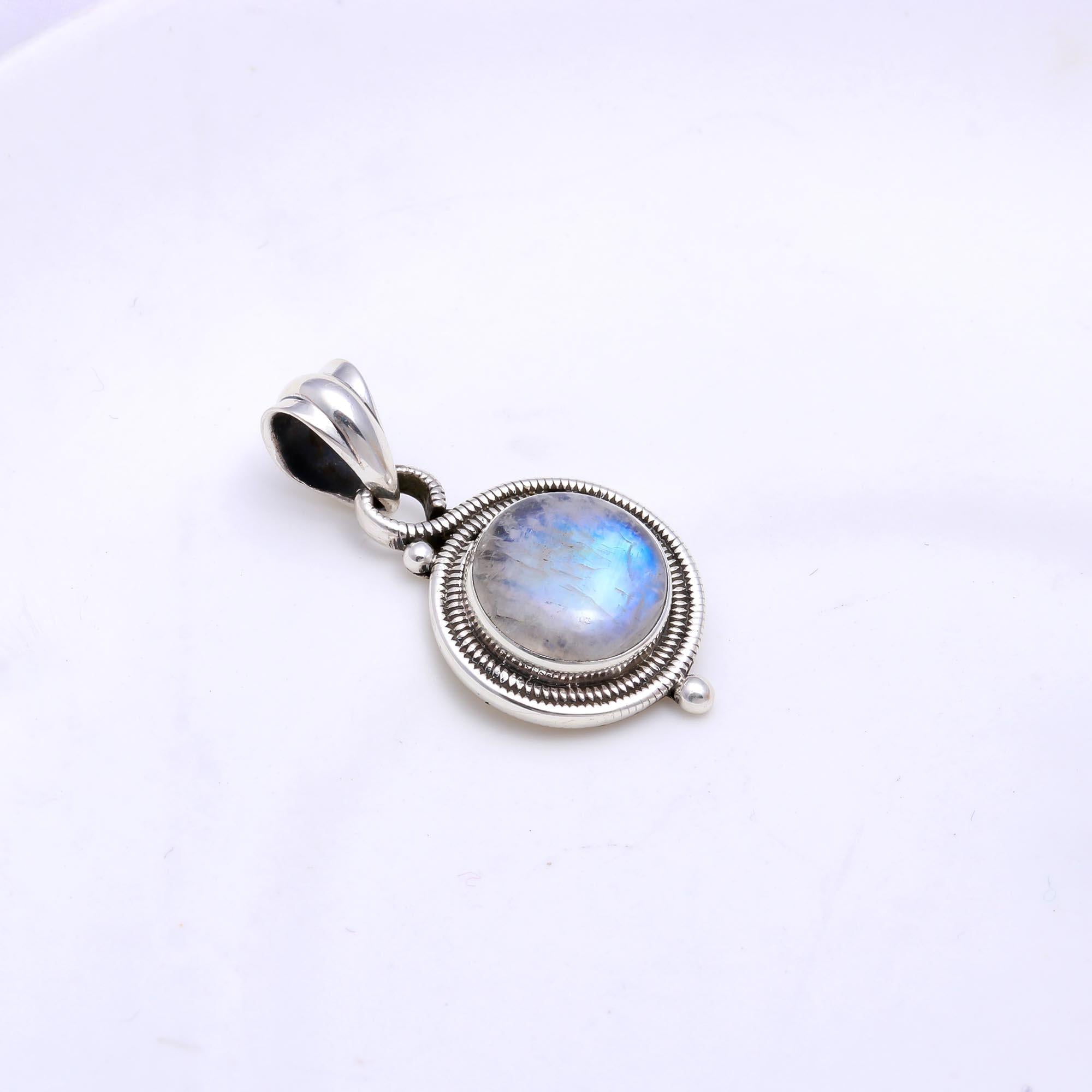 The Moonlit Rope: Round Moonstone Rope Border Pendant