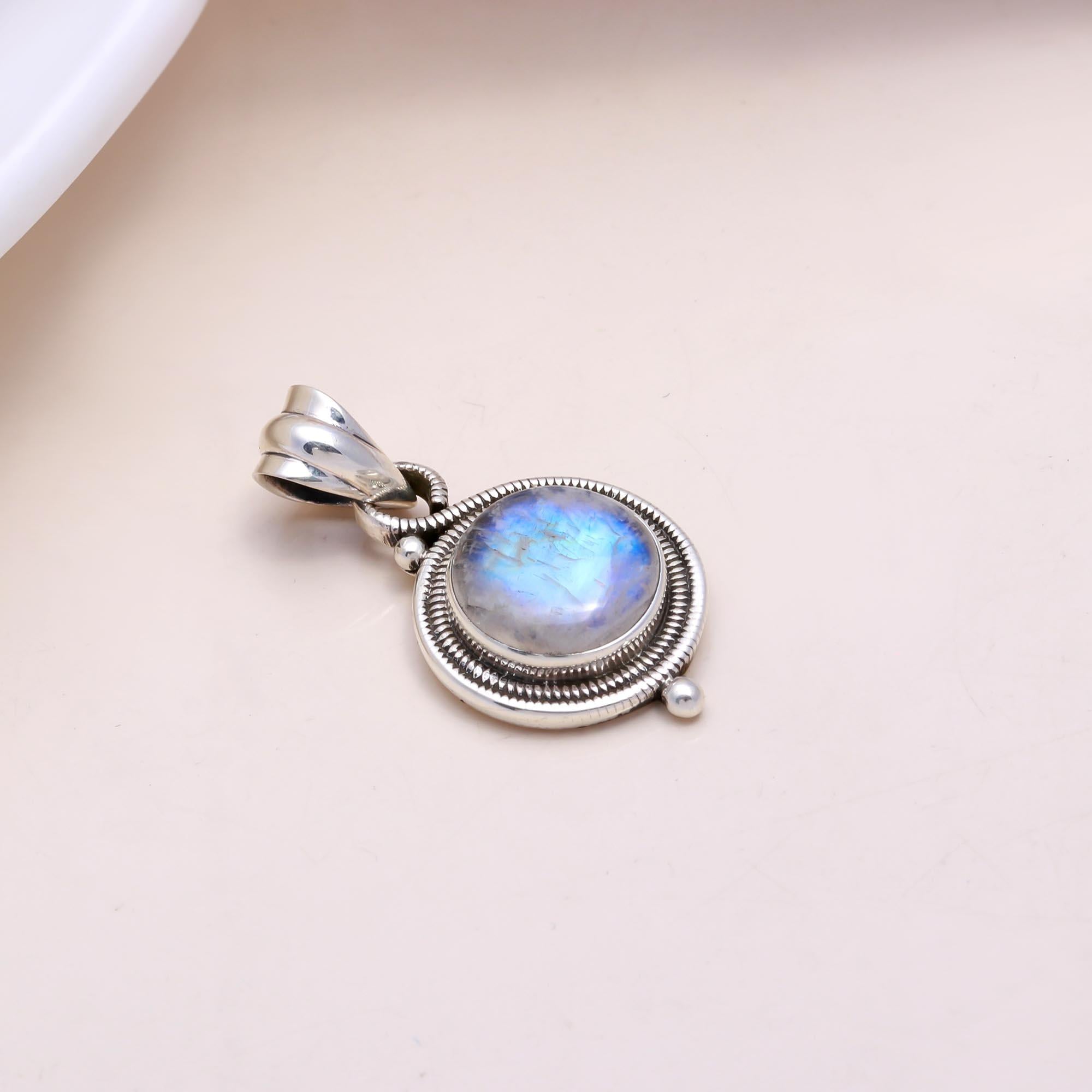The Moonlit Rope: Round Moonstone Rope Border Pendant