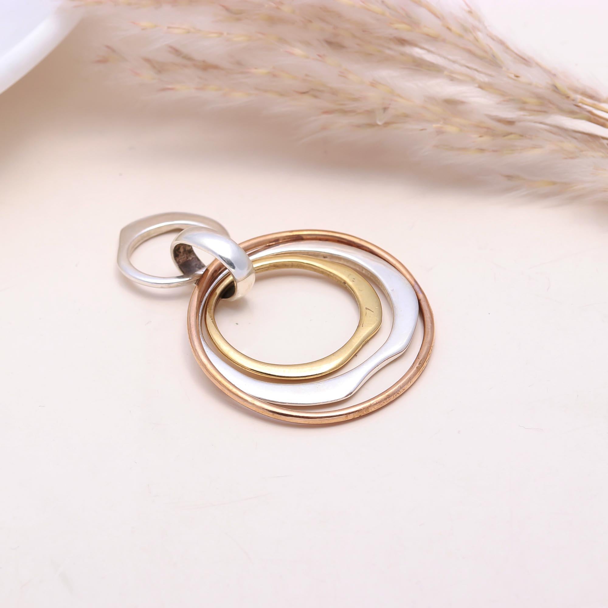 The Tri-Tone Unity: Organic Interlocking Circles Necklace