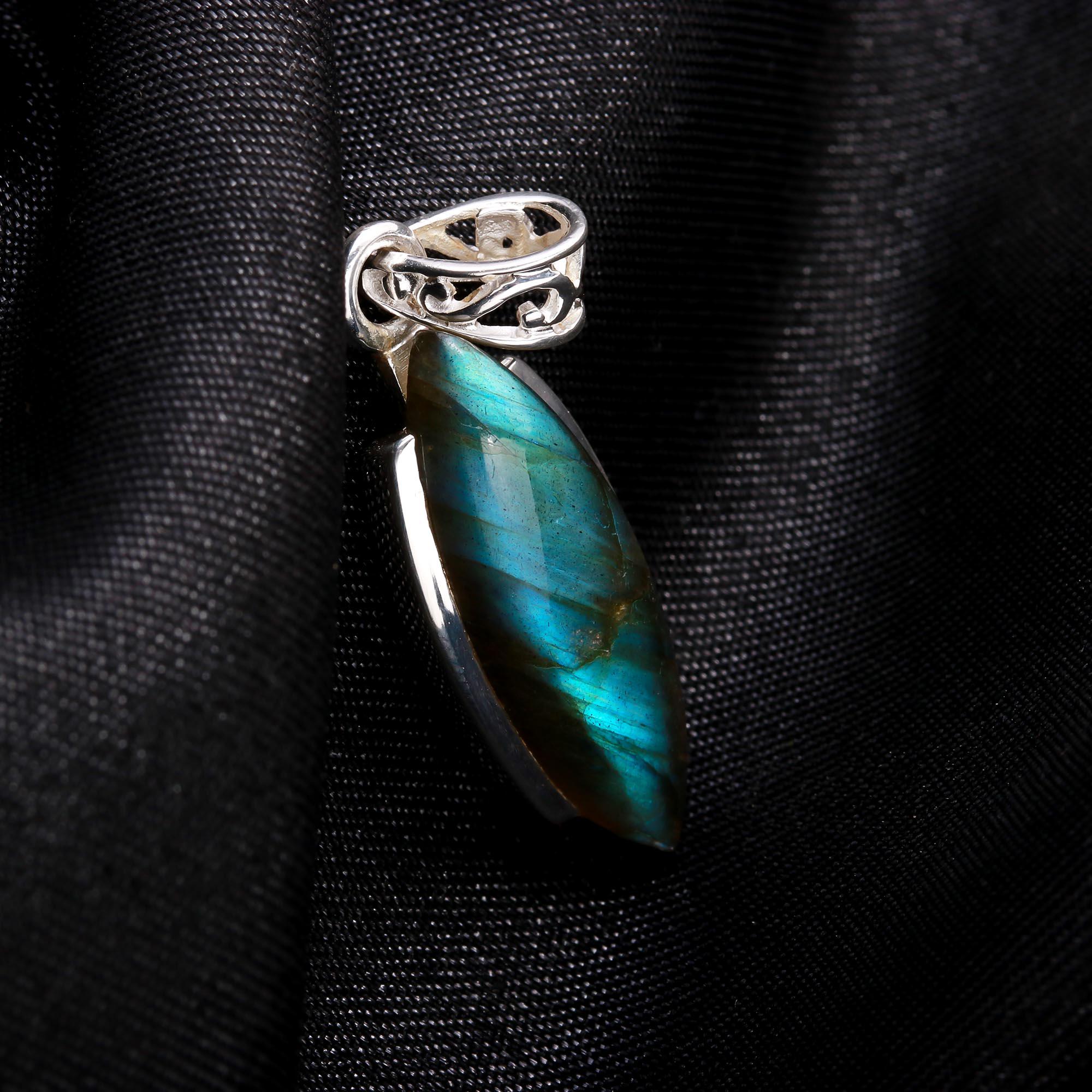925 Silver Labradorite Pendant