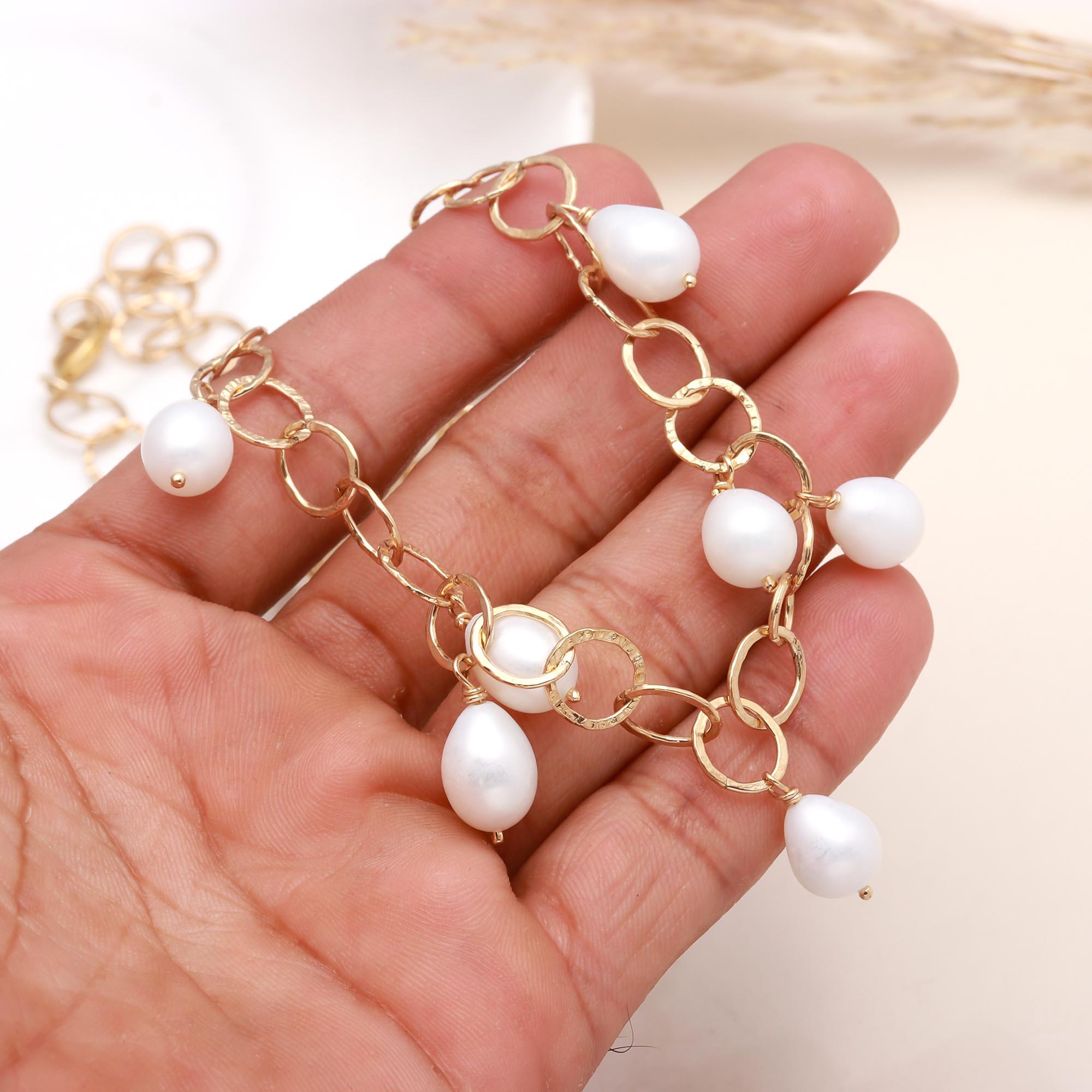 The Floating Drop: Pearl Station Link Necklace