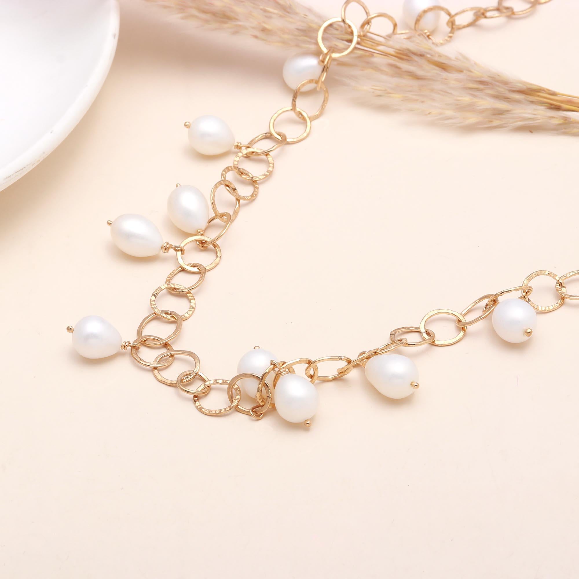 The Floating Drop: Pearl Station Link Necklace
