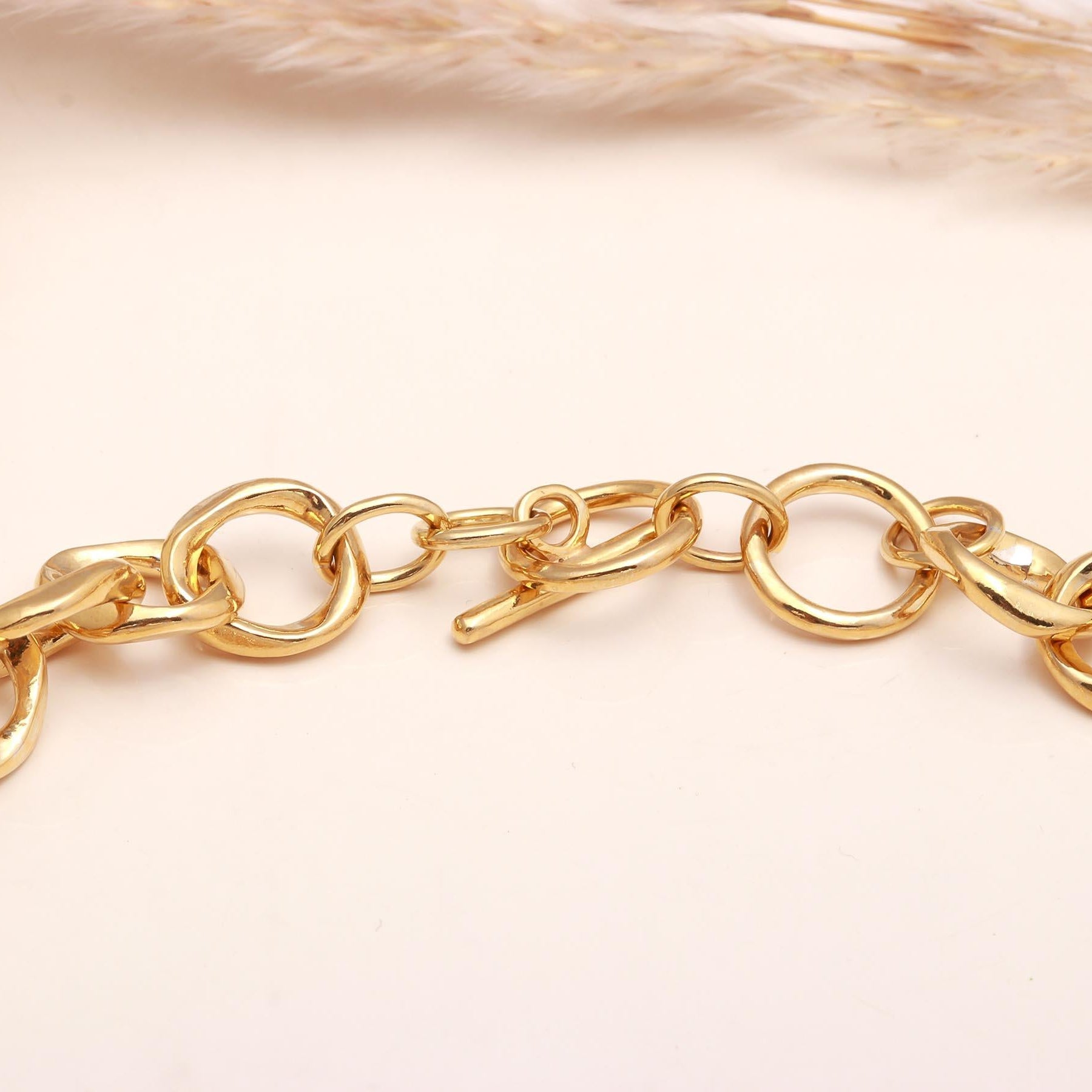 The Golden Loop: Chunky Gold Link Necklace