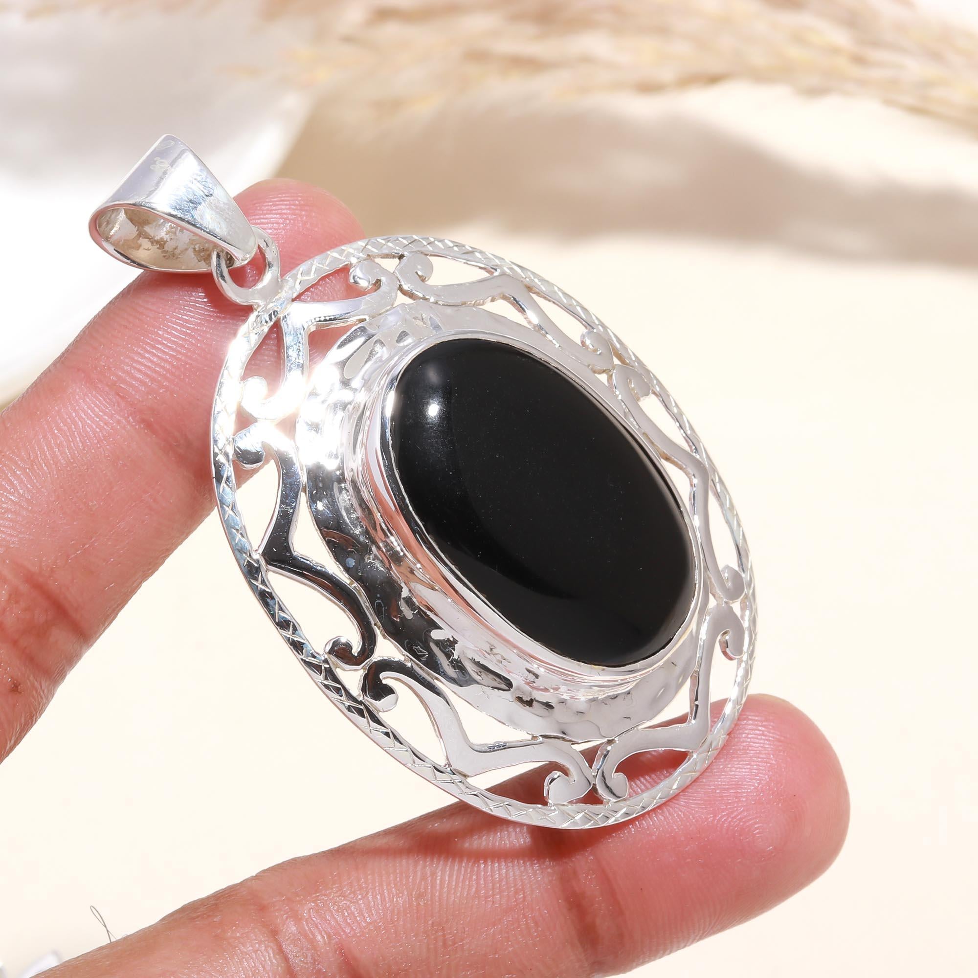 The Lattice Oval: Black Onyx Filigree Silver Pendant