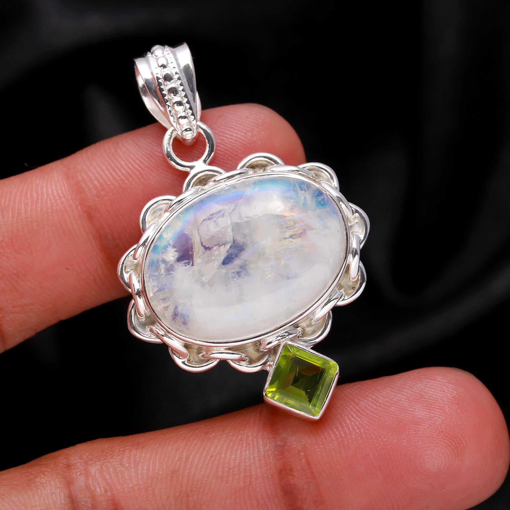 The Moonstone Bloom: Scalloped Silver Pendant