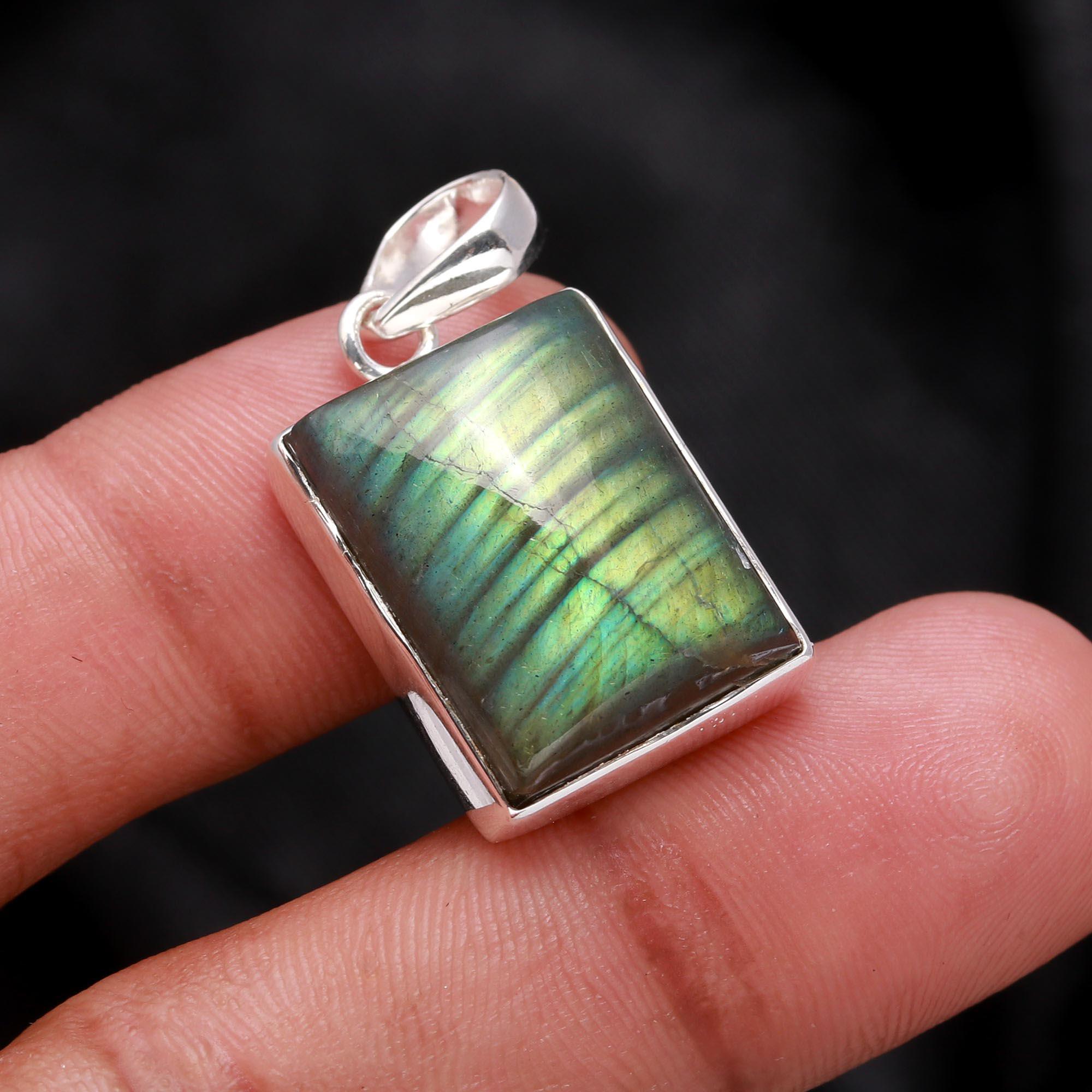 925 Sterling Silver Labradorite Pendant