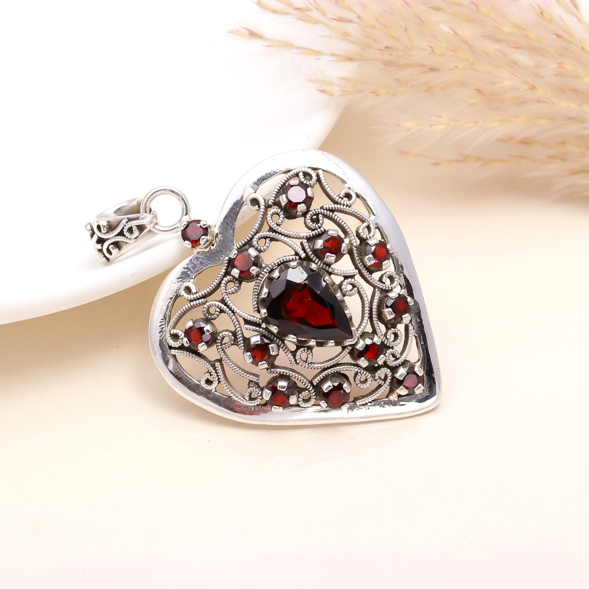 925 Sterling Silver Garnet Gemstone Vintage Filigree Heart Pendant