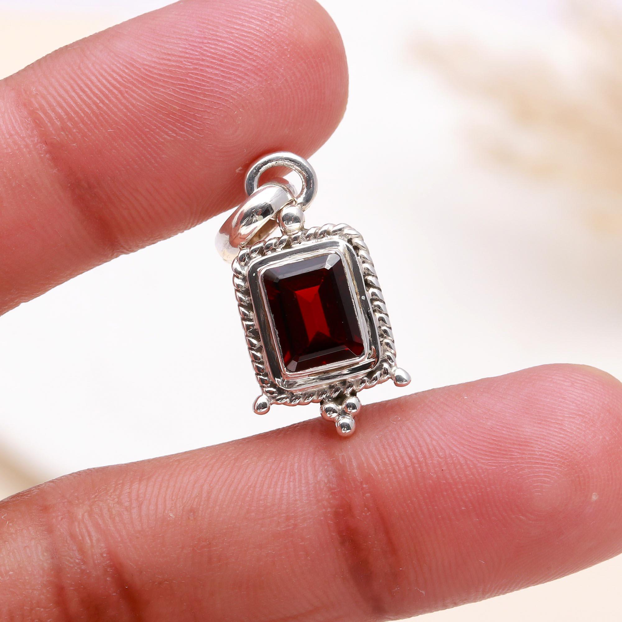 925 Sterling Silver Vintage-Inspired Square Garnet Pendant