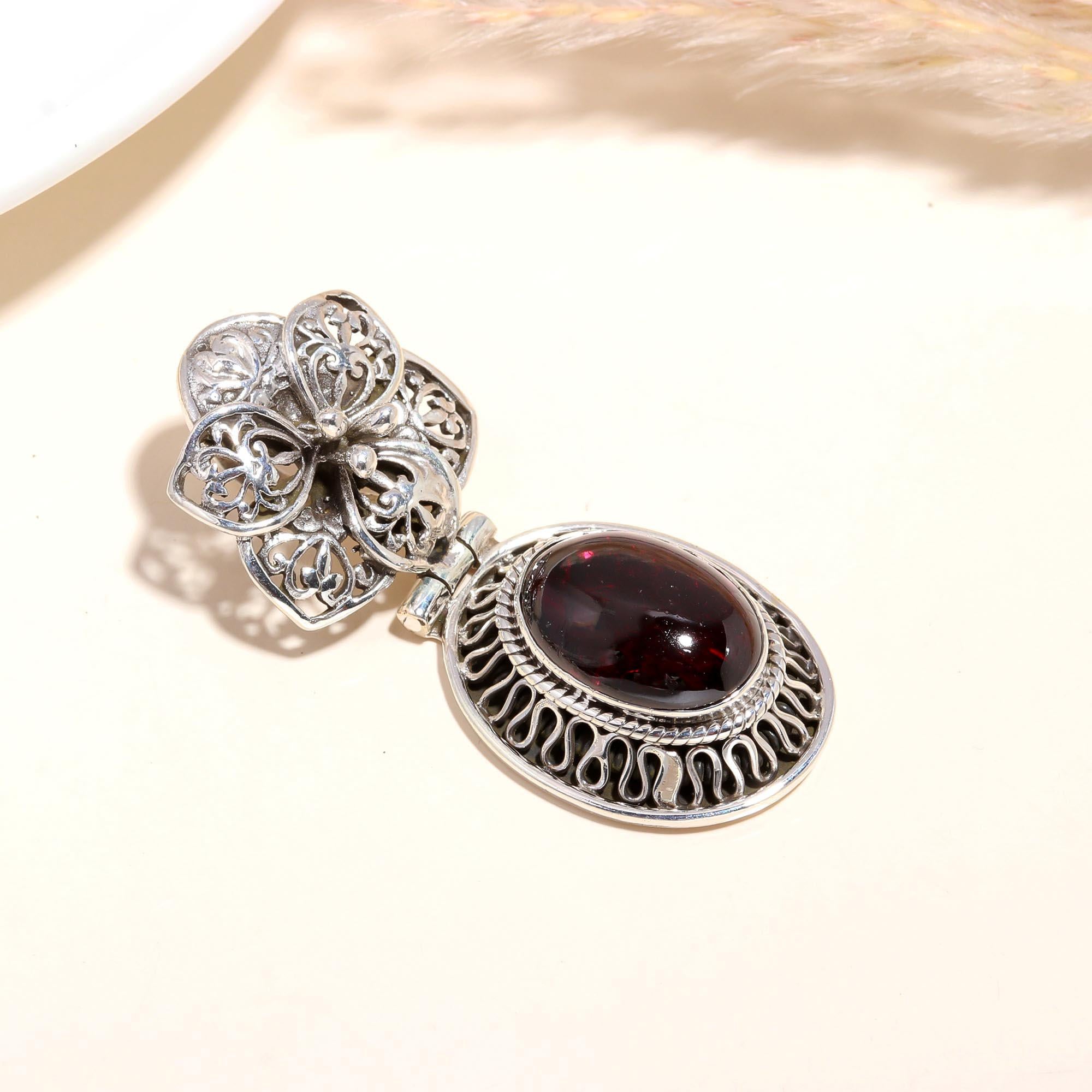 925 Sterling Silver Vintage Garnet Filigree Statement Pendant