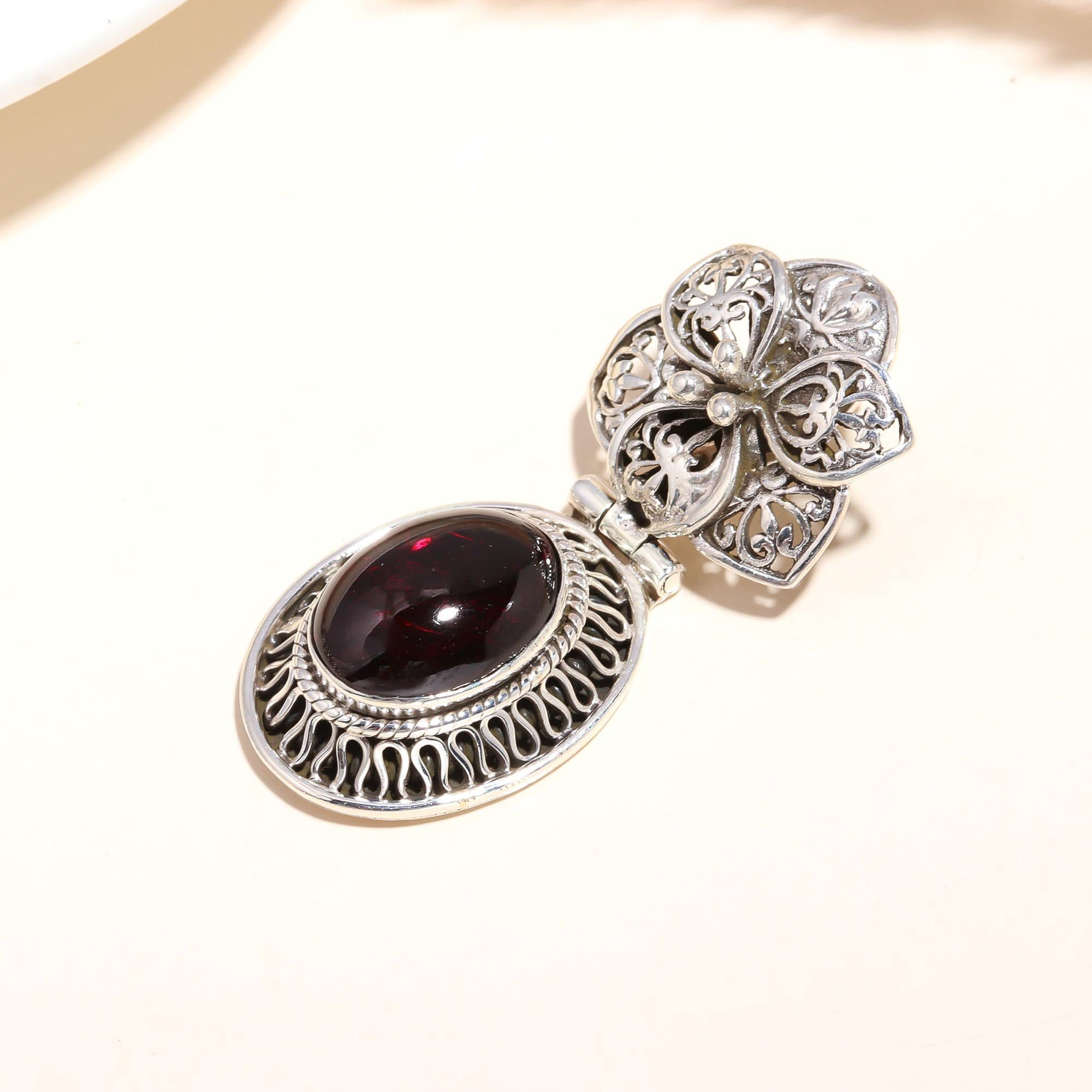 925 Sterling Silver Vintage Garnet Filigree Statement Pendant