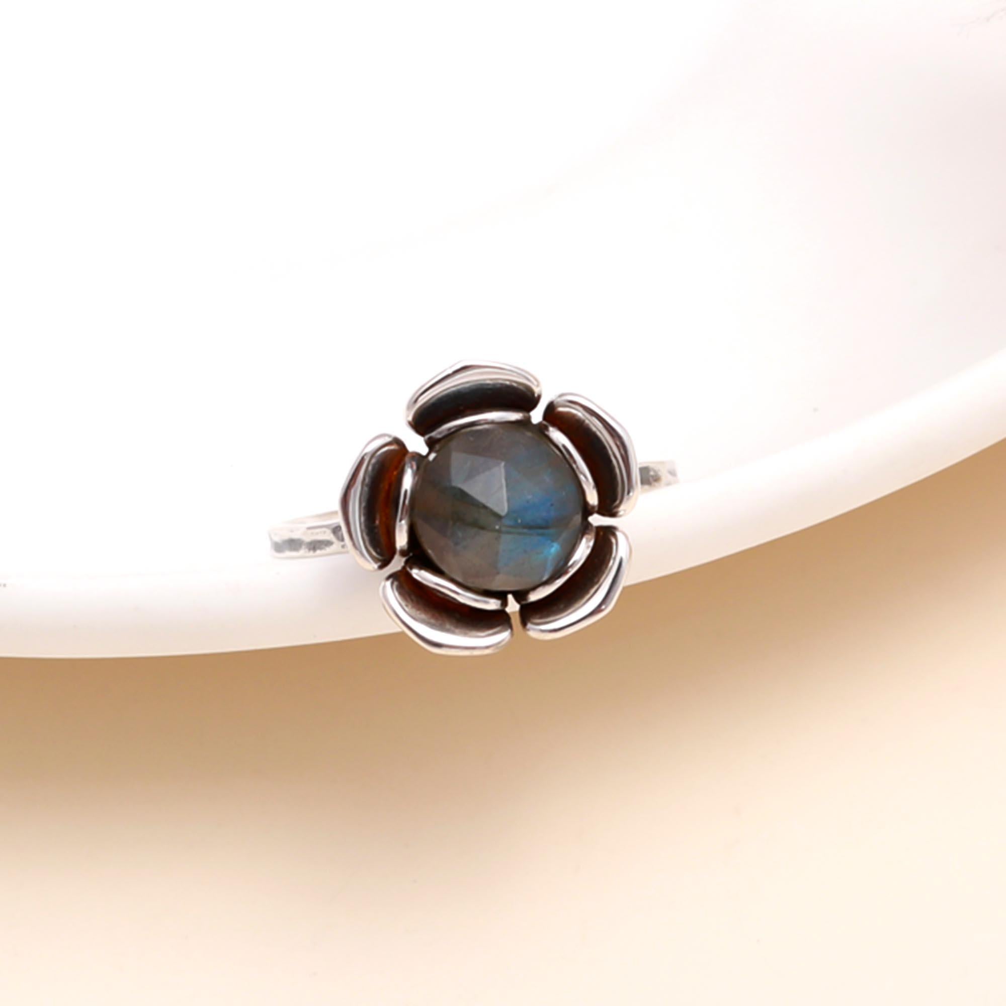 925 Sterling Silver Labradorite Floral Ring
