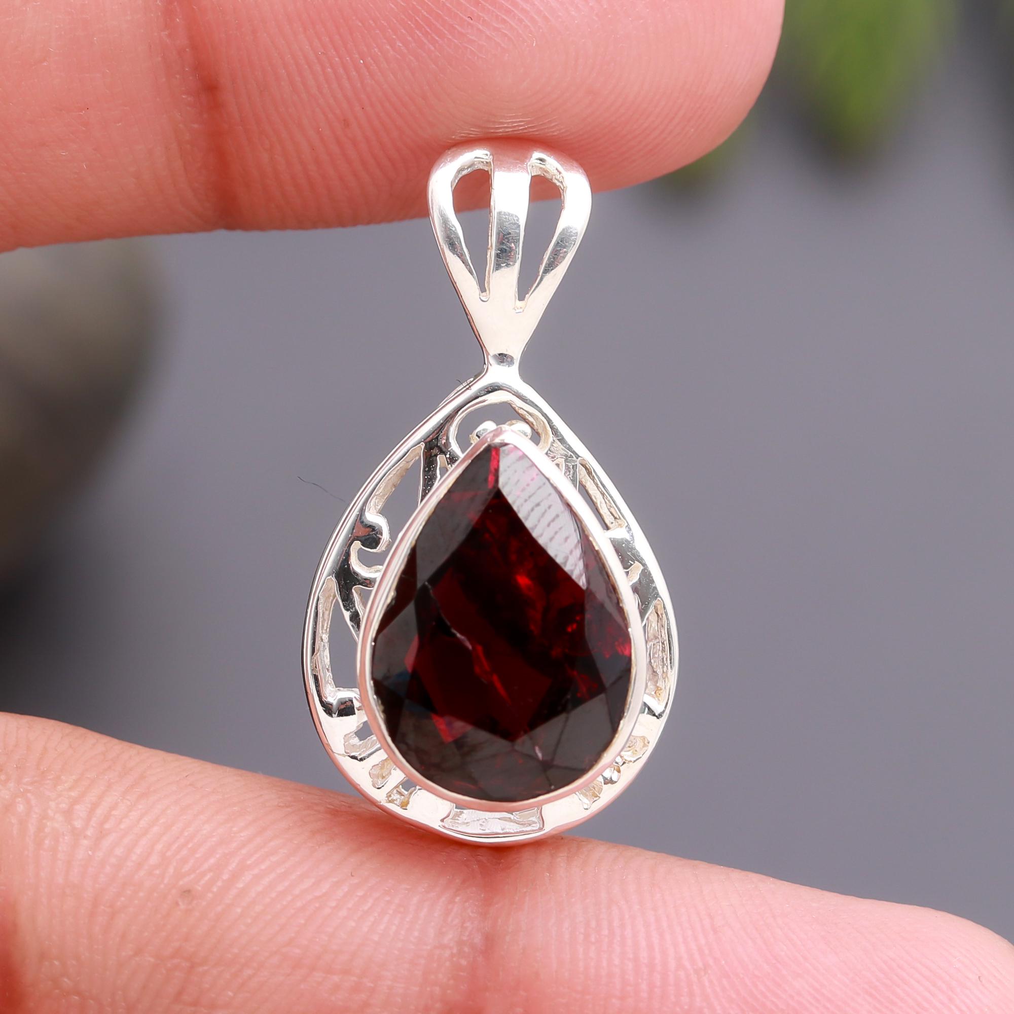 925 Silver Garnet Filigree Pendant