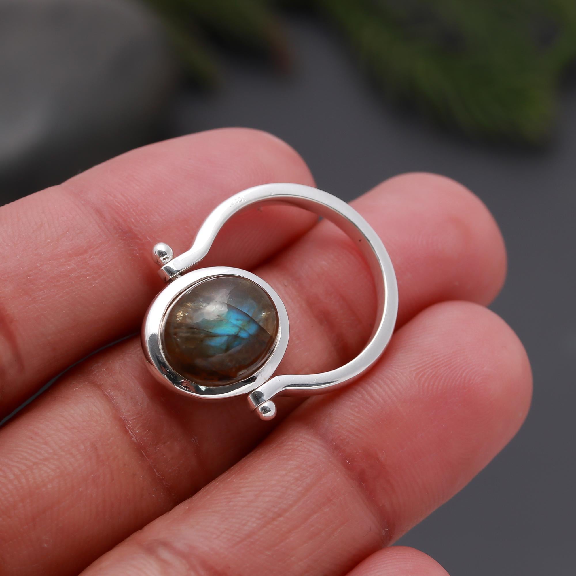 925 Silver Oval Labradorite Ring