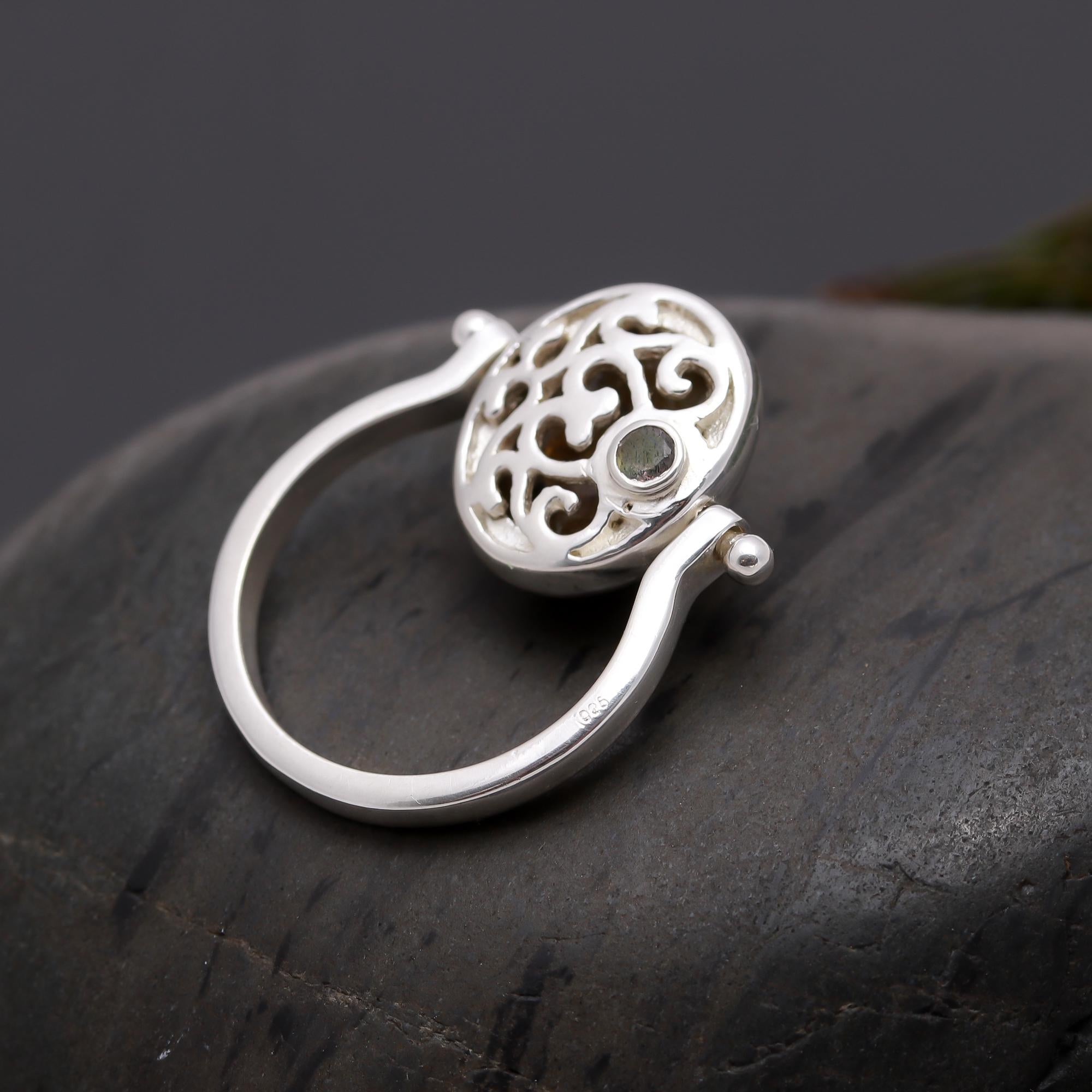 925 Silver Oval Labradorite Ring