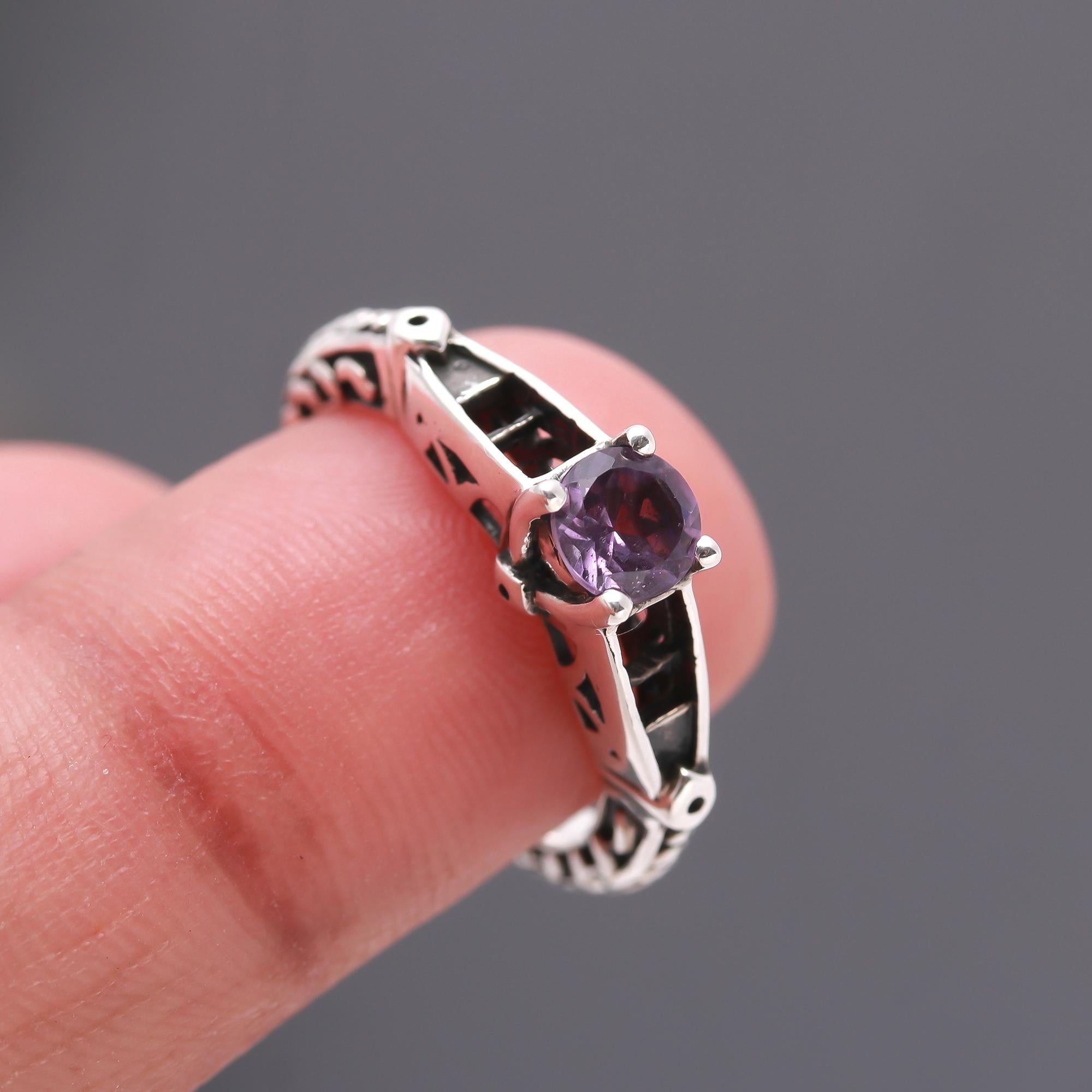 925 Silver Antique-Style Amethyst Solitaire Ring