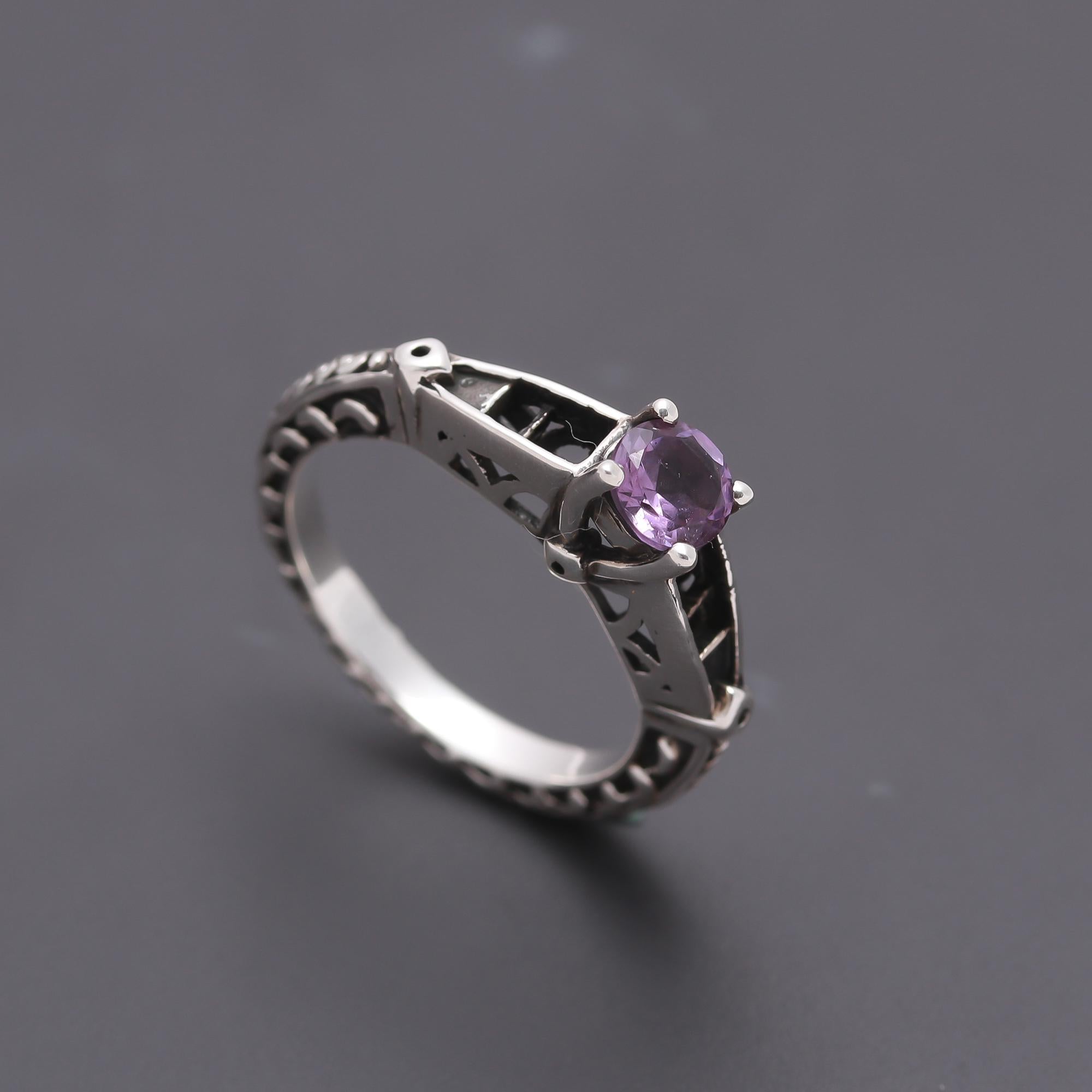 925 Silver Antique-Style Amethyst Solitaire Ring