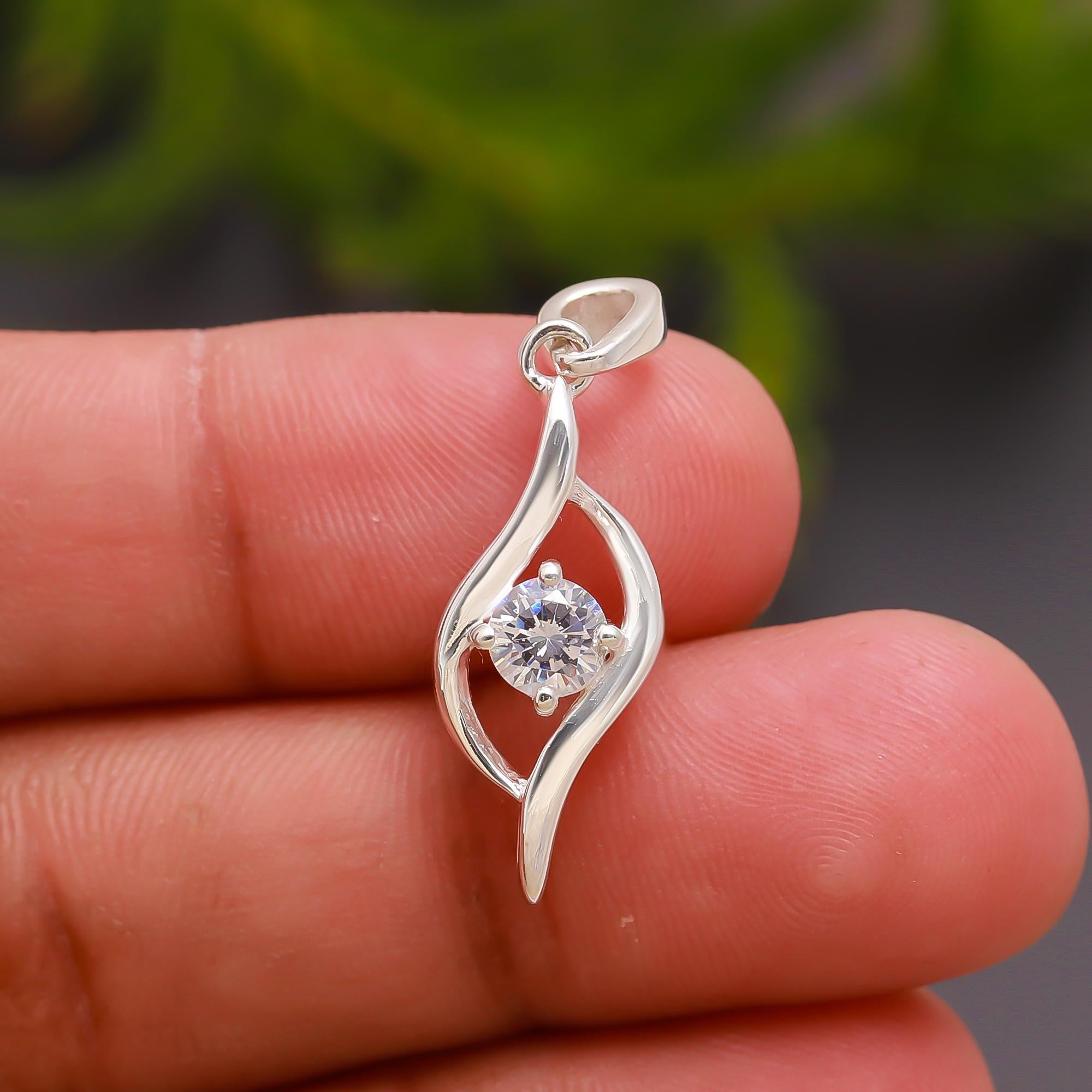 925 Silver Solitaire Twist Pendant