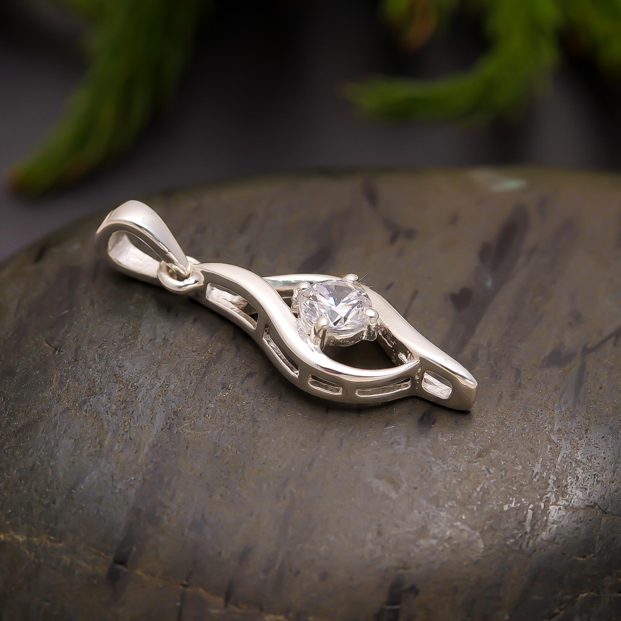 925 Silver Solitaire Twist Pendant