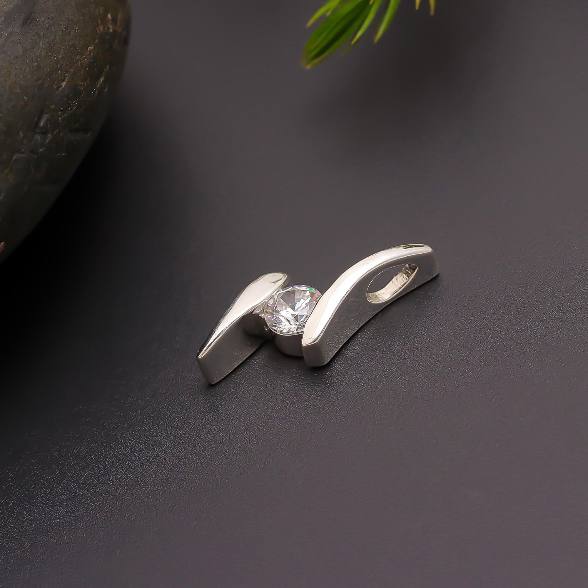 925 Silver Curved Wrap Solitaire Pendant
