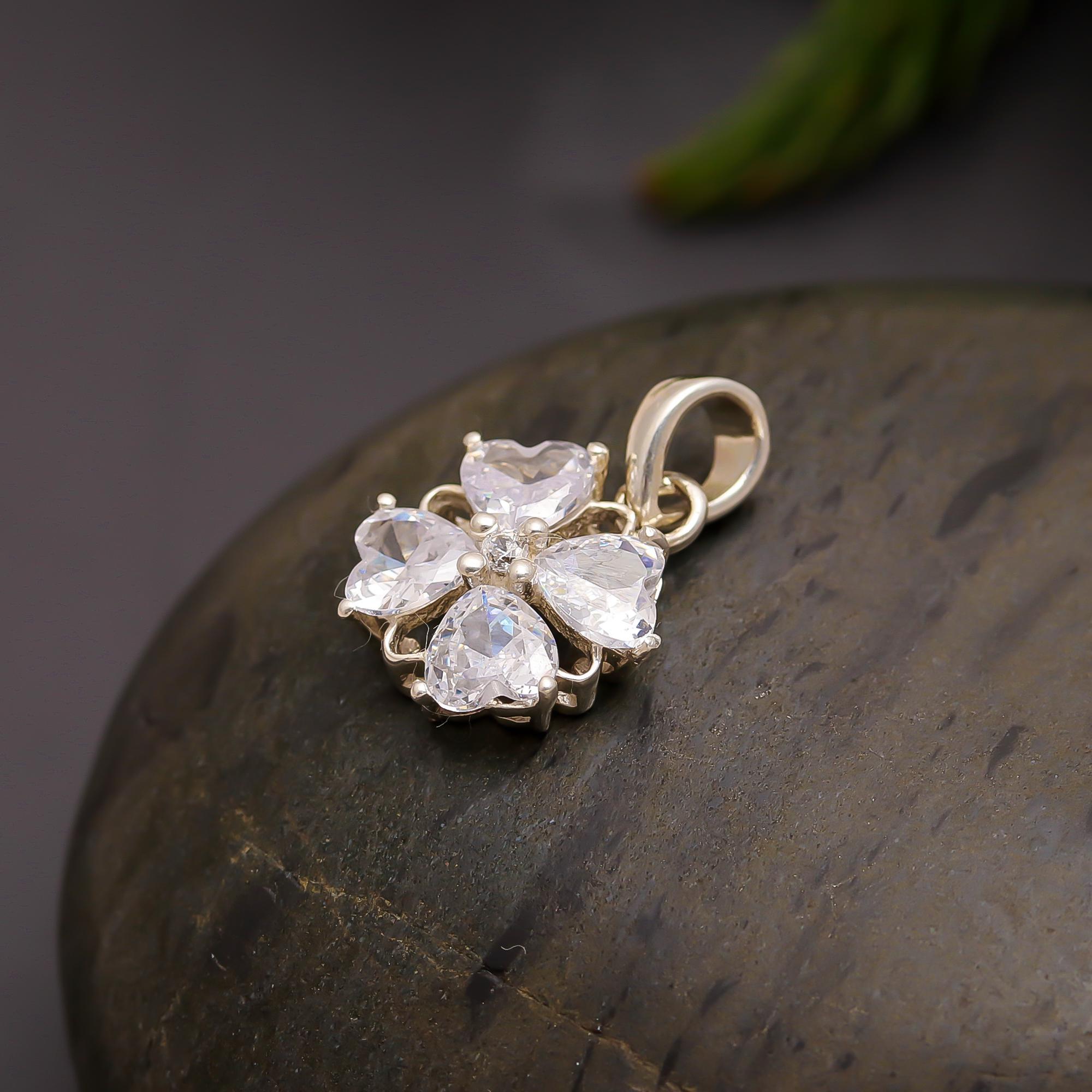 925 Silver Heart Cluster Floral Pendant