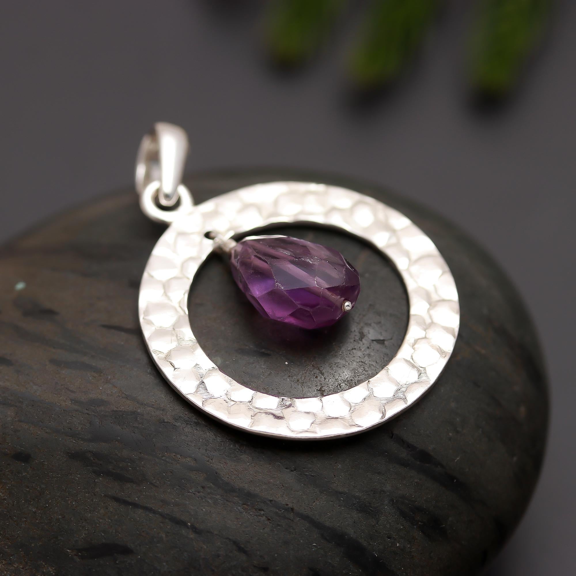925 Silver Hammered Circle Raw Amethyst Drop Pendant
