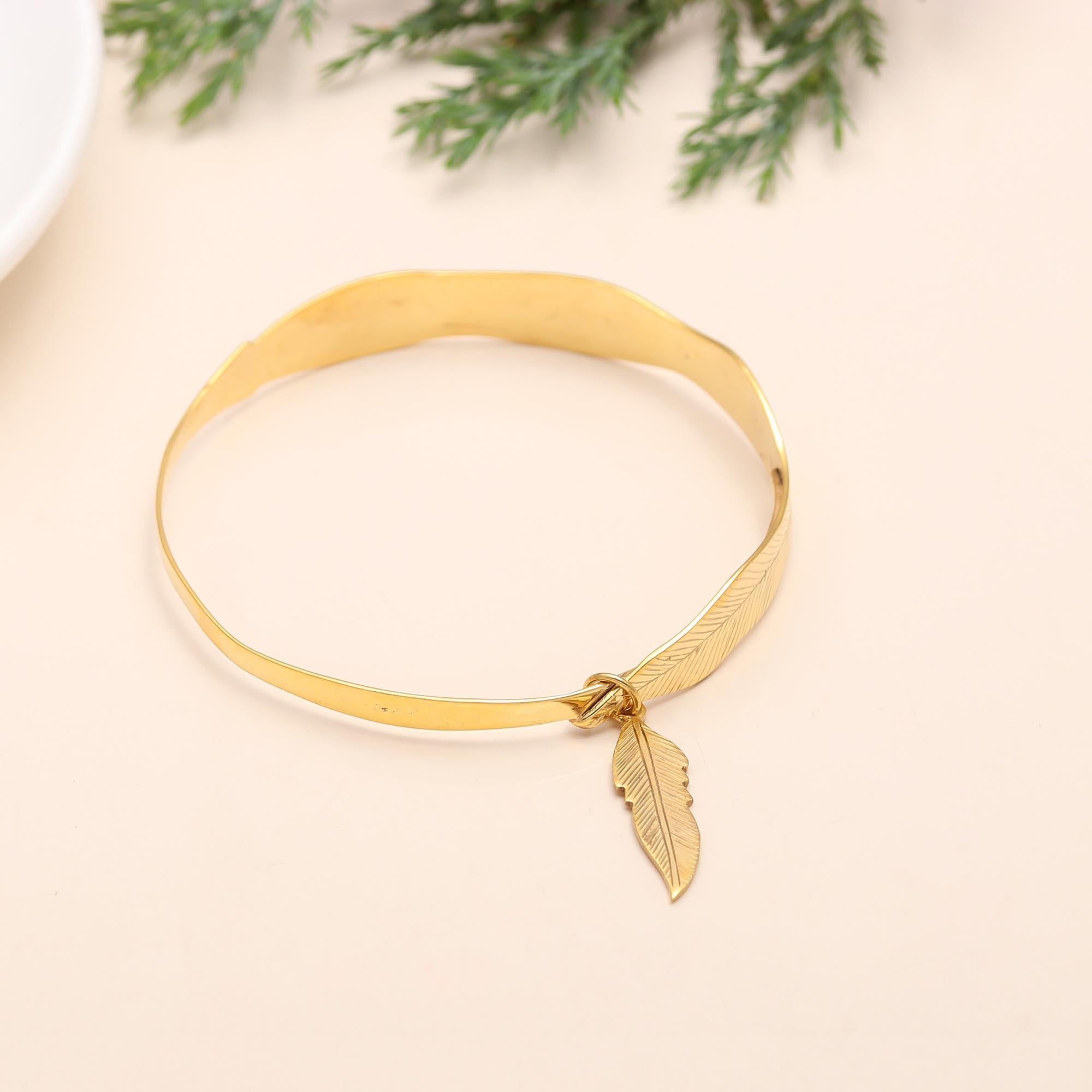 The Golden Plume: Feather Motif Gold Bangle
