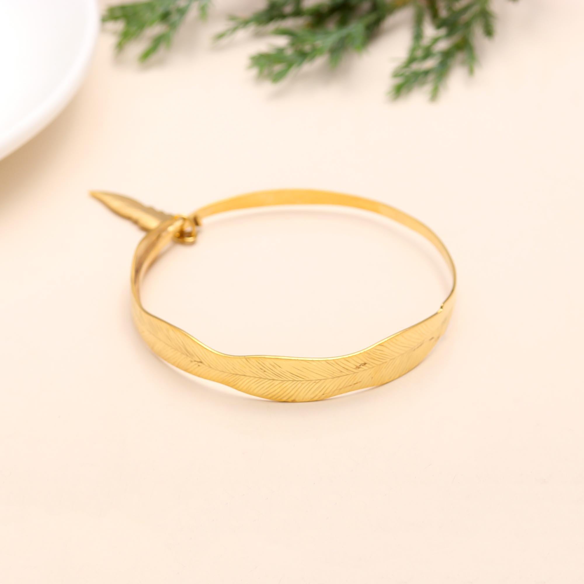 The Golden Plume: Feather Motif Gold Bangle