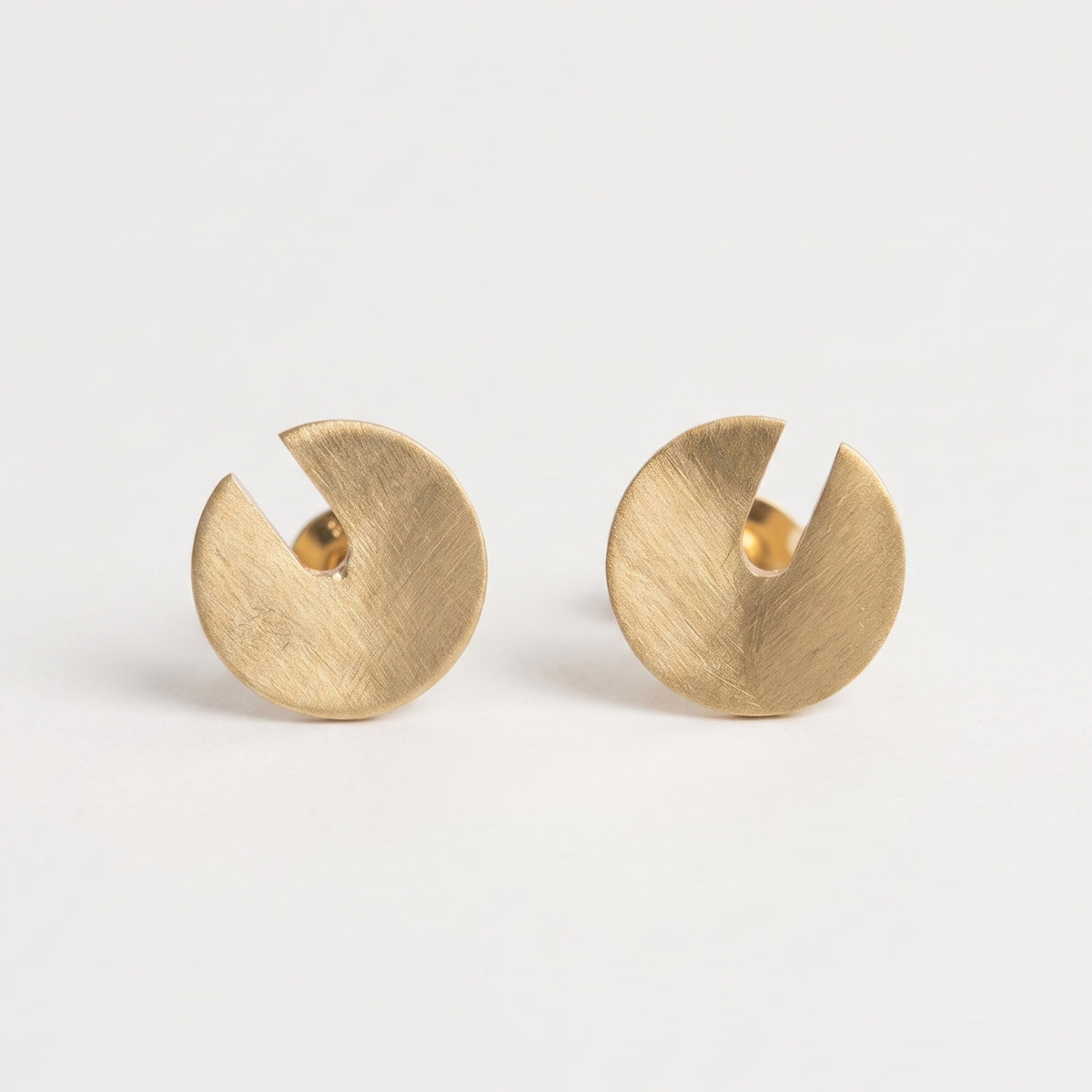 The Sundial: Brushed Notched Disc Stud Earrings in 925 sterling silver or 18K gold plated