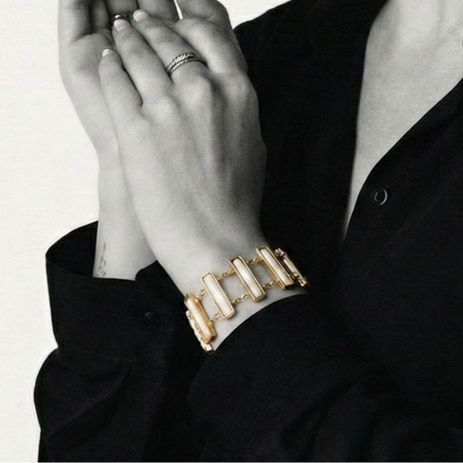 The Luminous Link: Biwa Pearl Gold Bracelet