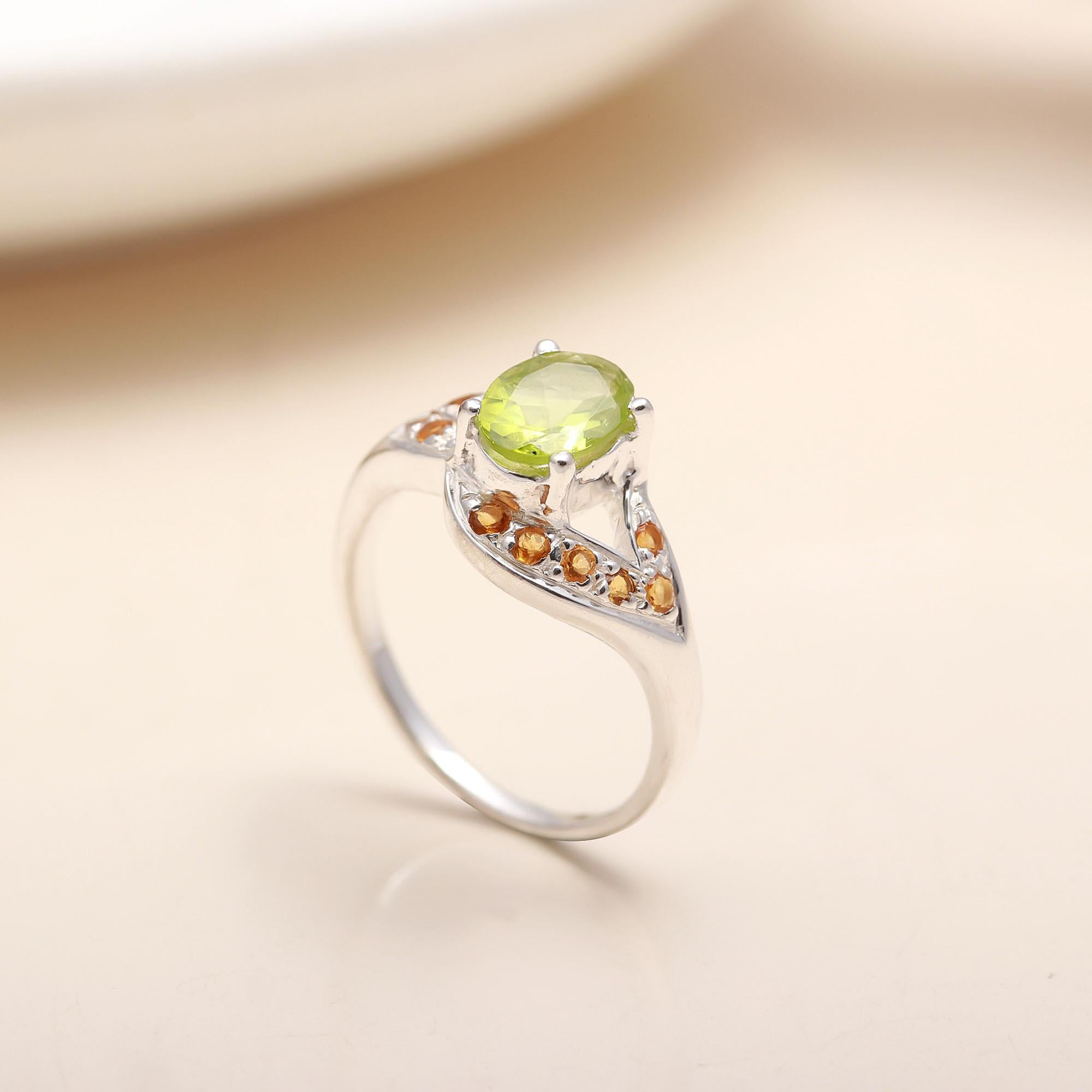 925 Silver Oval Peridot Ring
