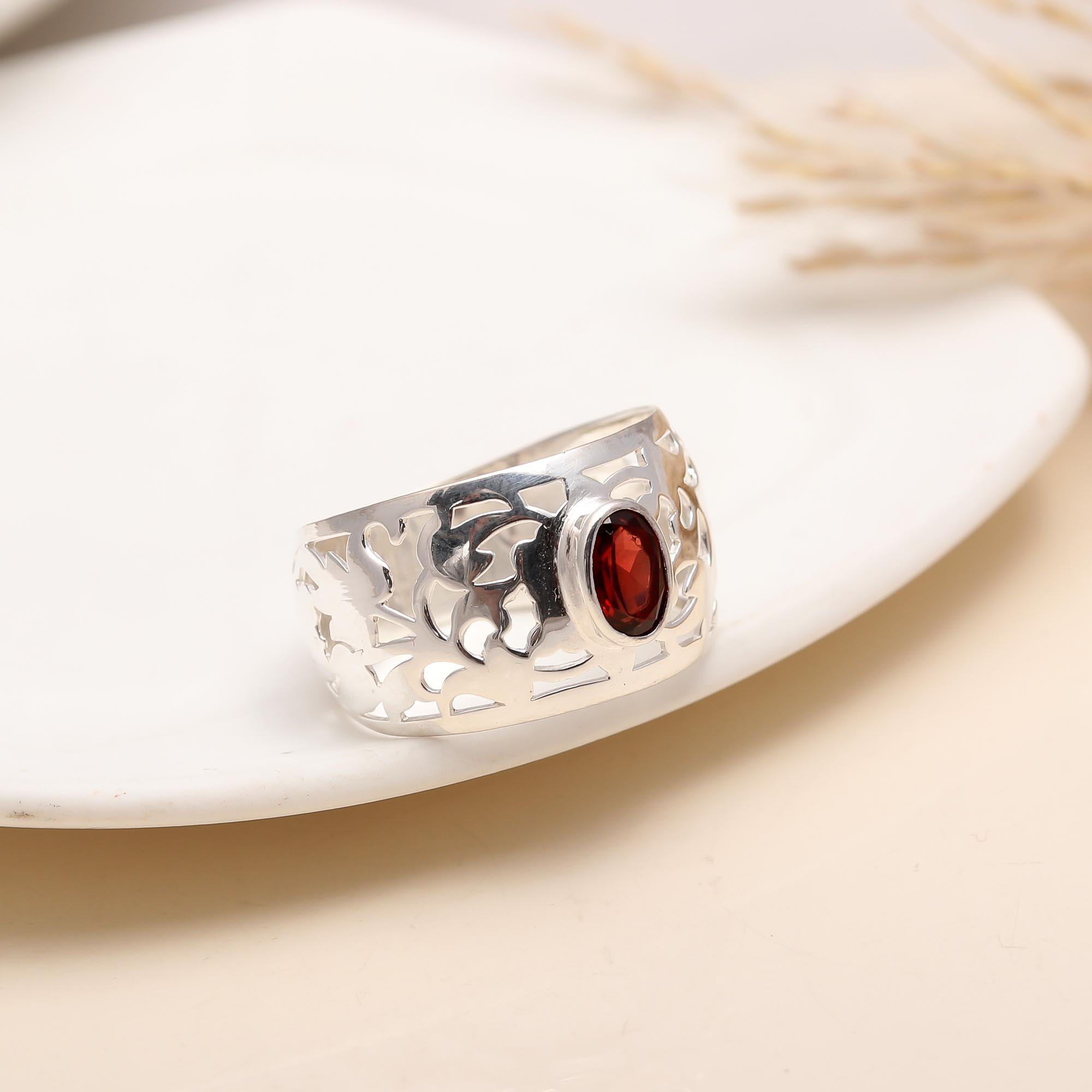 925 Silver Garnet Cutout Filigree Band Ring close-up view