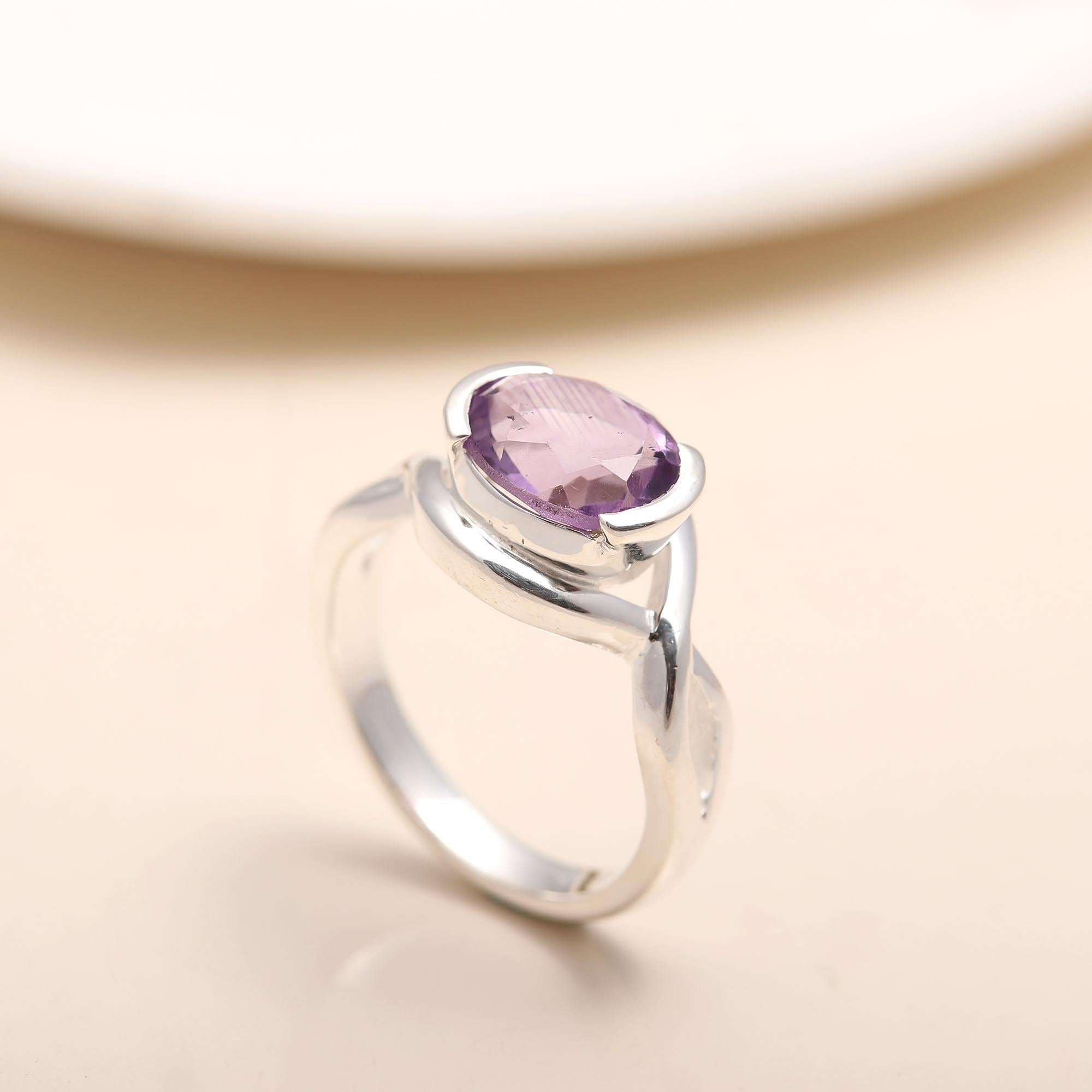 Elegant twist band with amethyst gemstone in silver finish