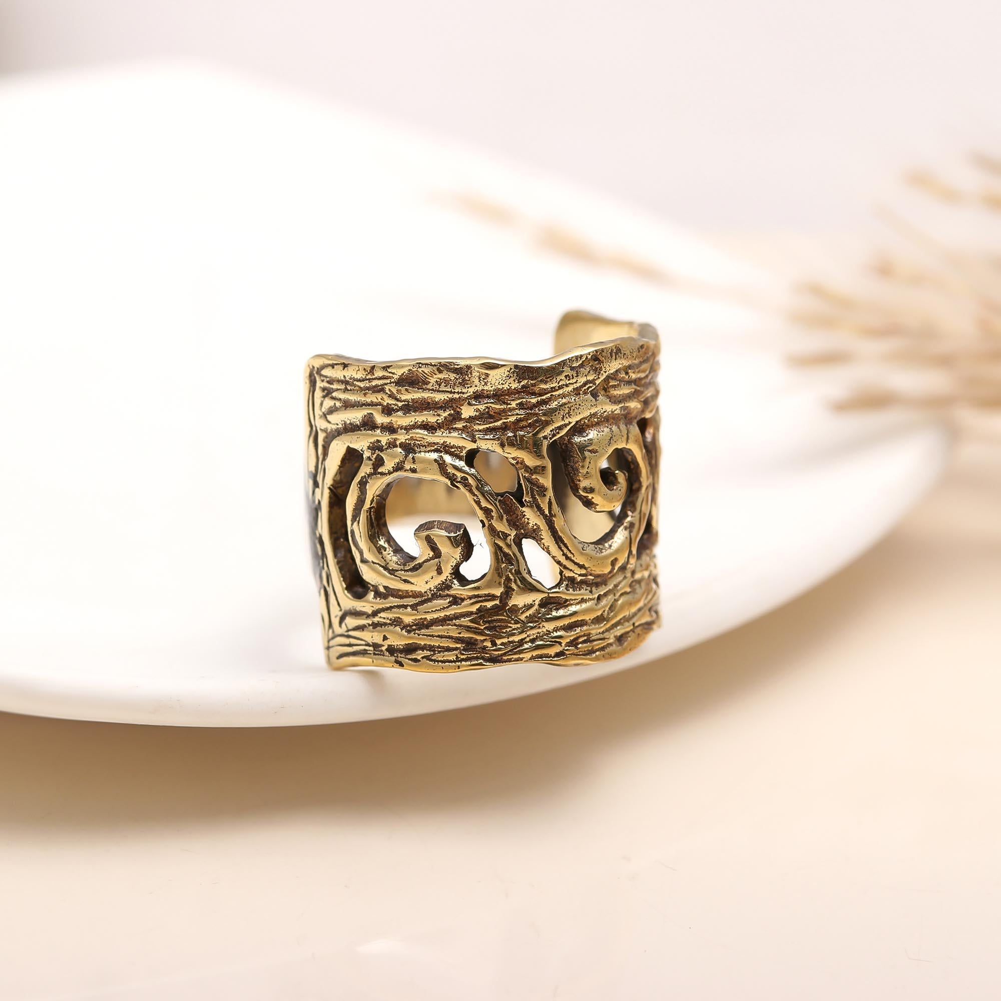 925 Silver Gold Plated Textured Swirl Ring close-up