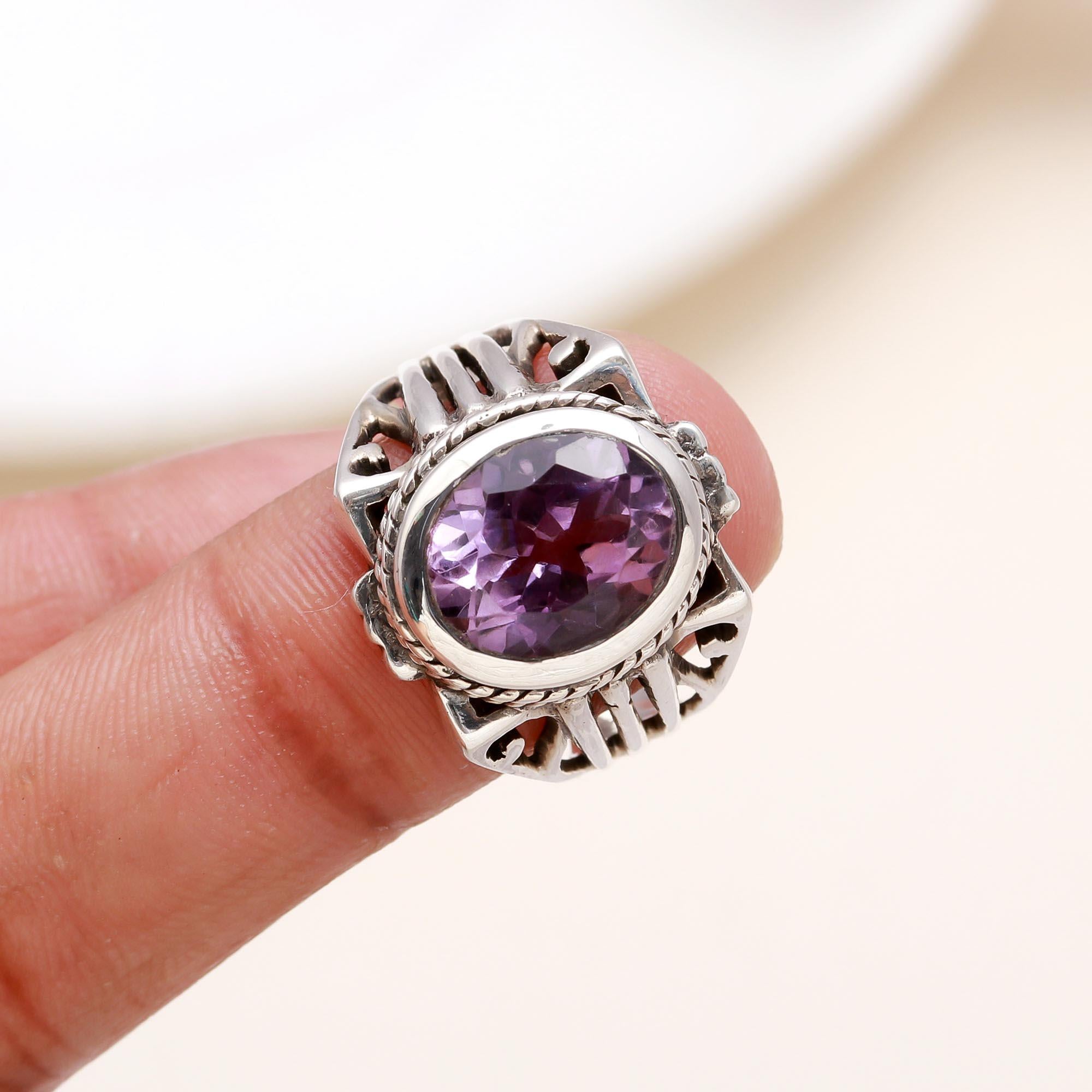 Oval amethyst gemstone ring with antique design