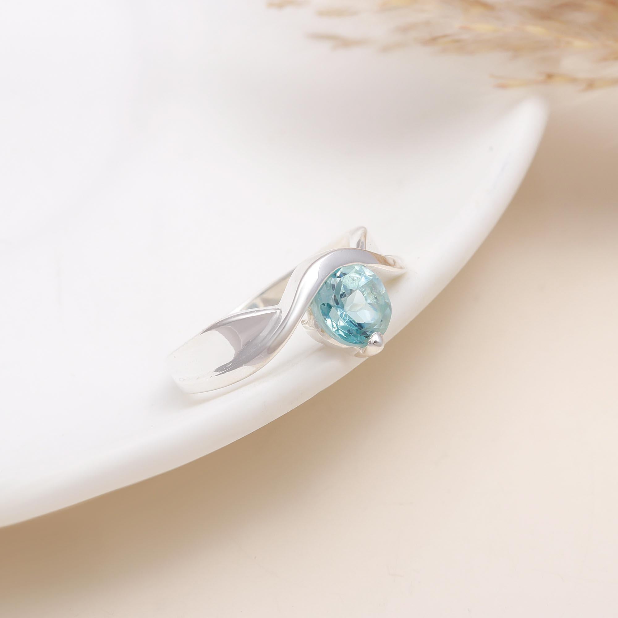 925 Silver Round Aquamarine Twist Ring front view