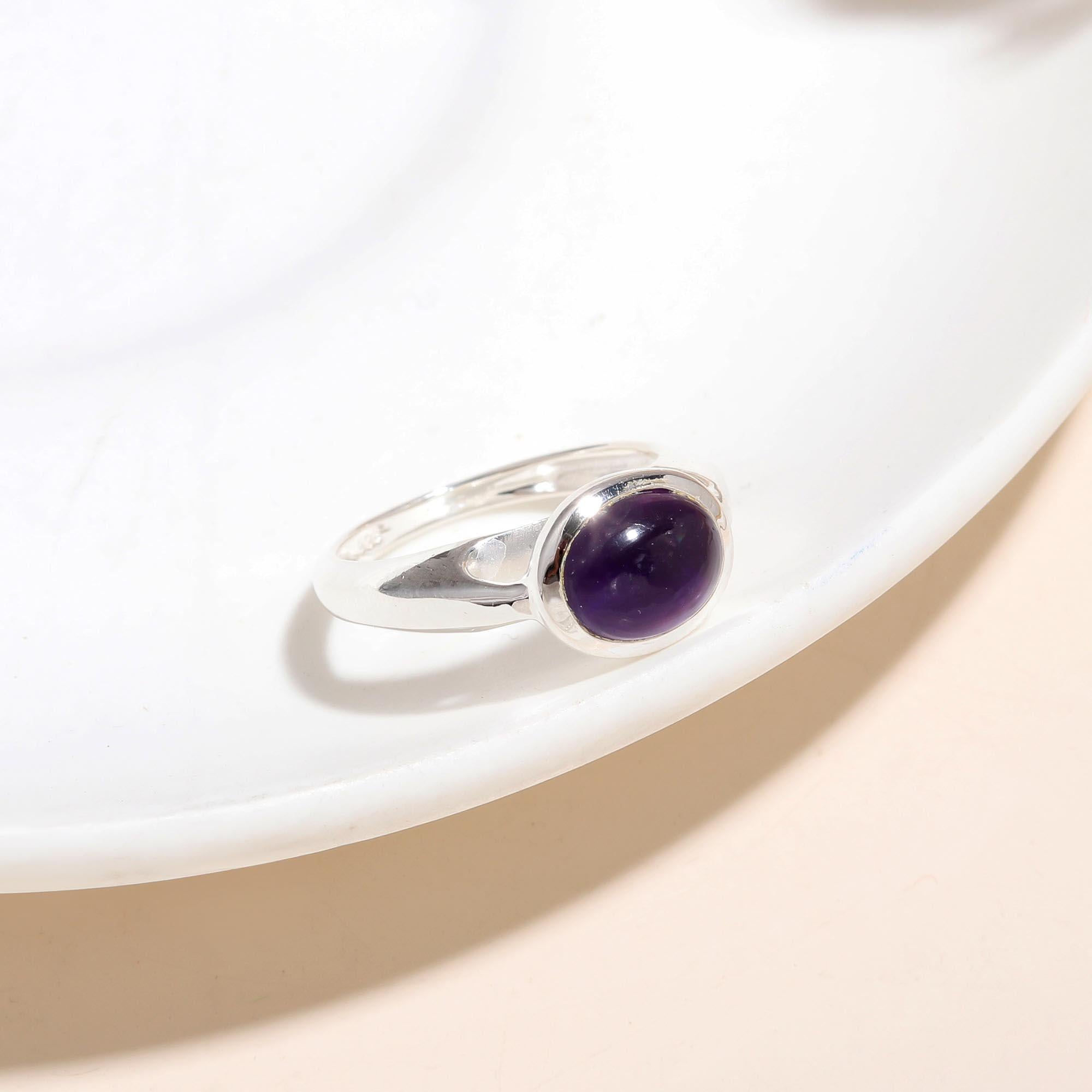 The Violet Zenith: Amethyst Oval Silver Ring