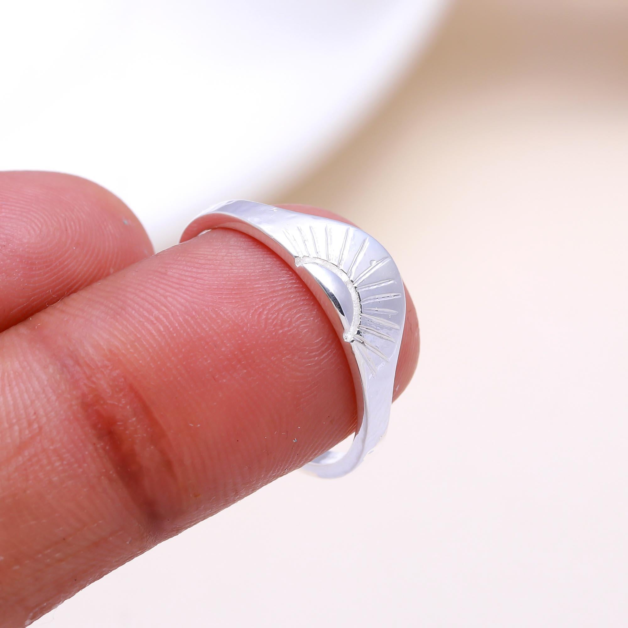 The Horizon Signet: Silver Sunburst Engraved Ring