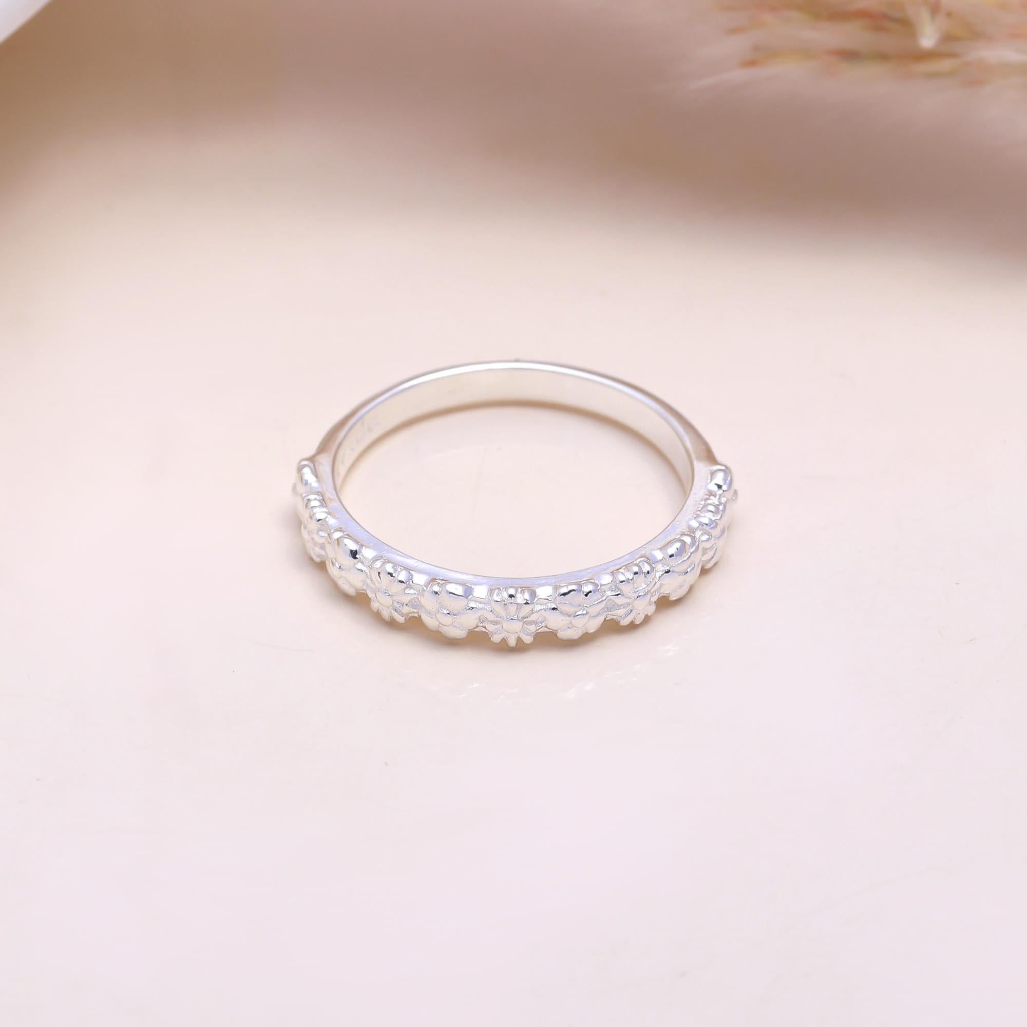 The Flower Power: Silver Daisy Floral Eternity Ring