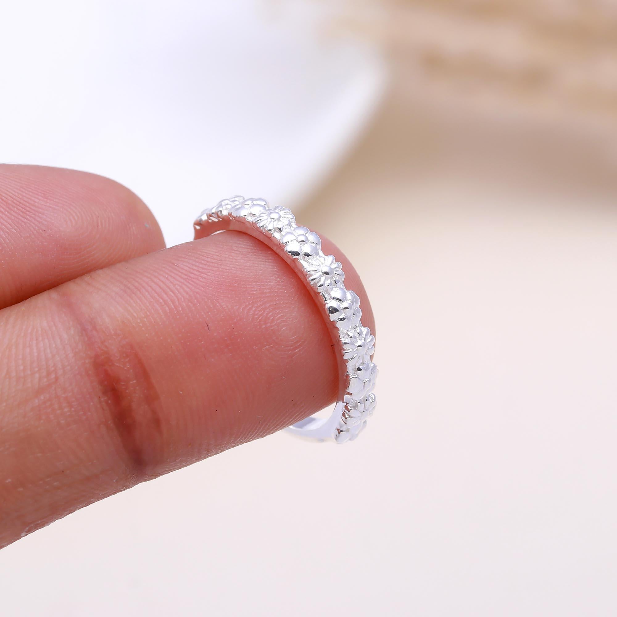 The Flower Power: Silver Daisy Floral Eternity Ring