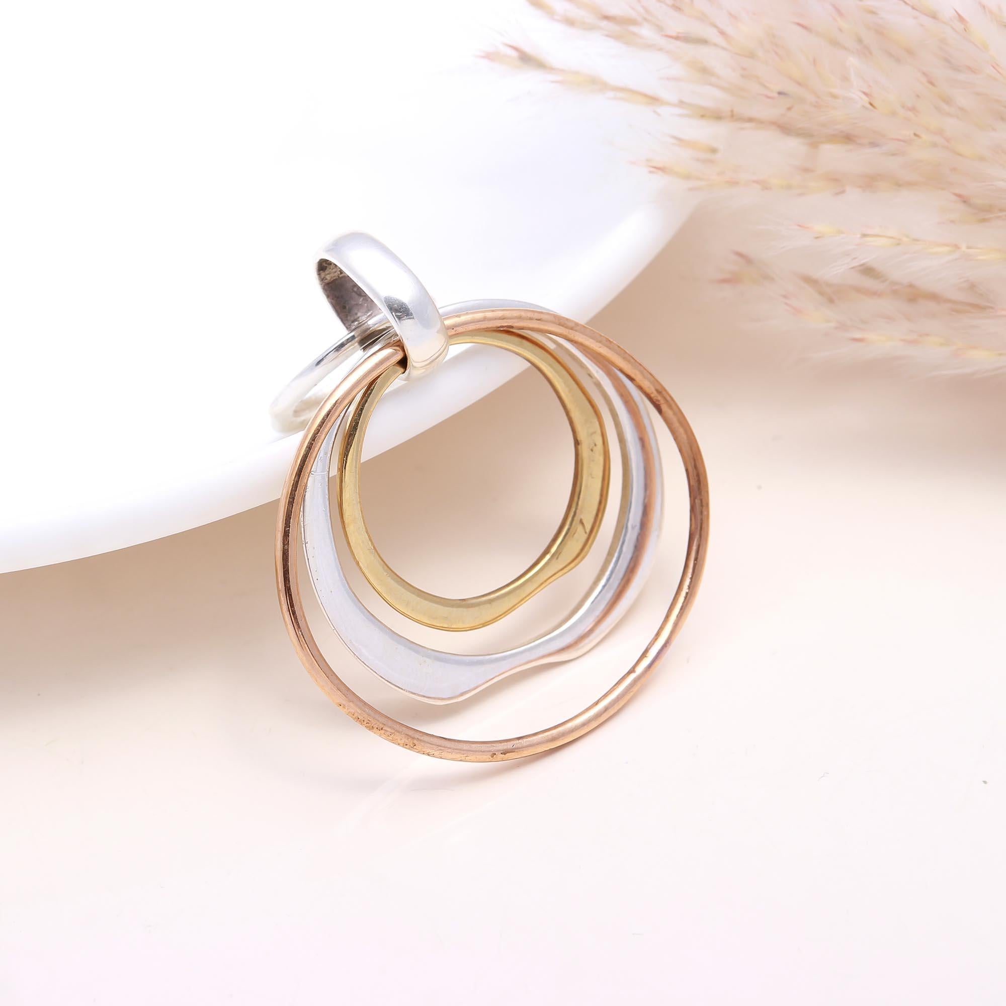 The Tri-Tone Unity: Organic Interlocking Circles Necklace