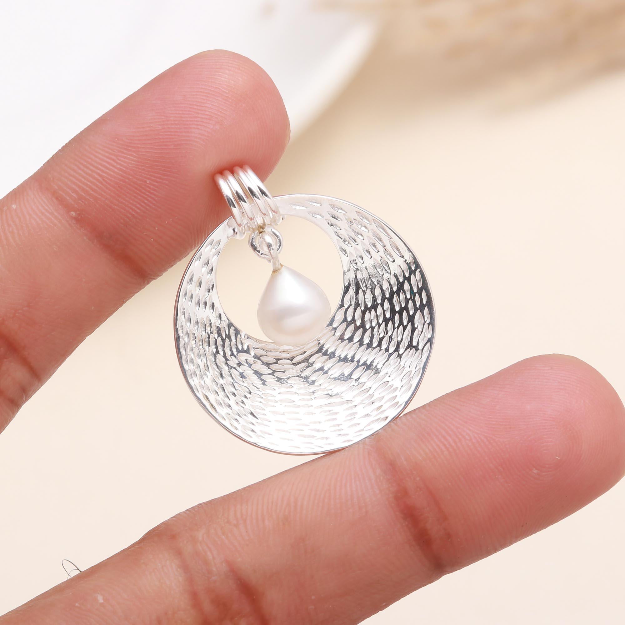 925 Sterling Silver Hammered Disc Design Teardrop Pearl Pendant