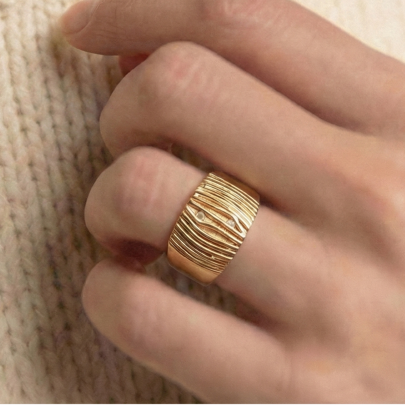 The Linear Horizon: Grooved Wide Band Ring