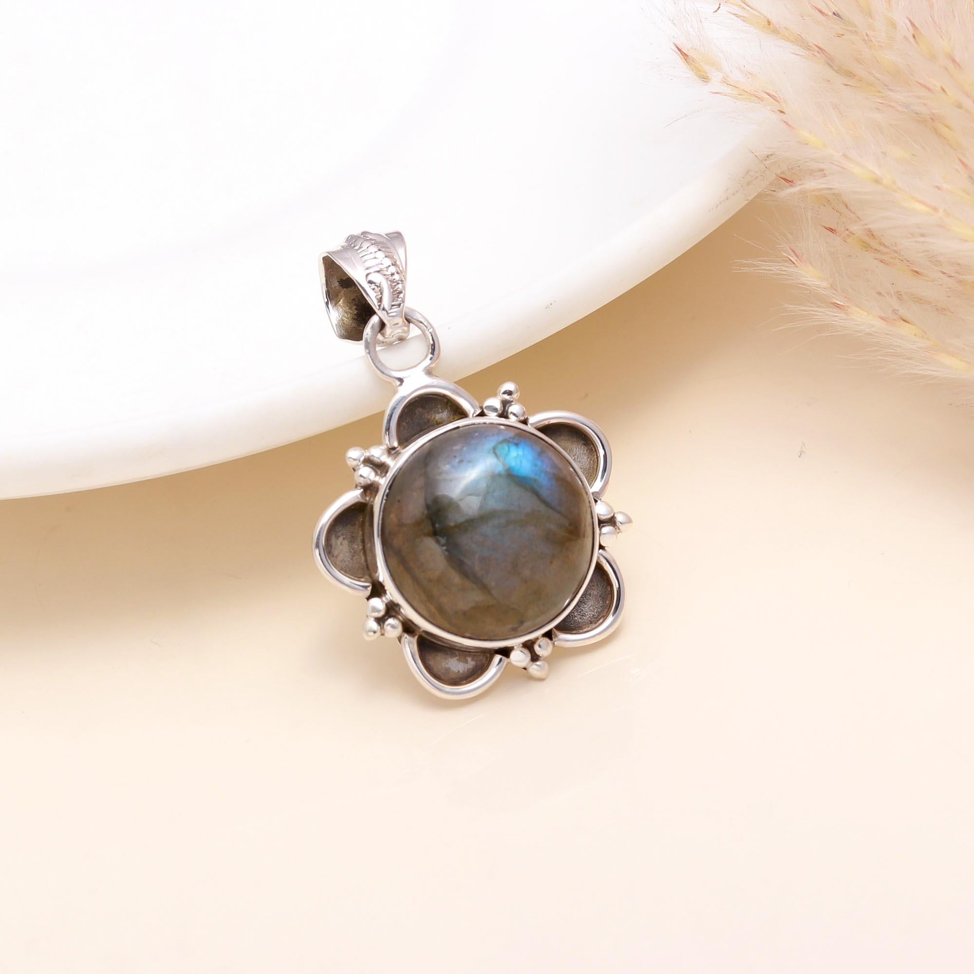 925 Sterling Silver Vintage Floral Charm Labradorite Pendant
