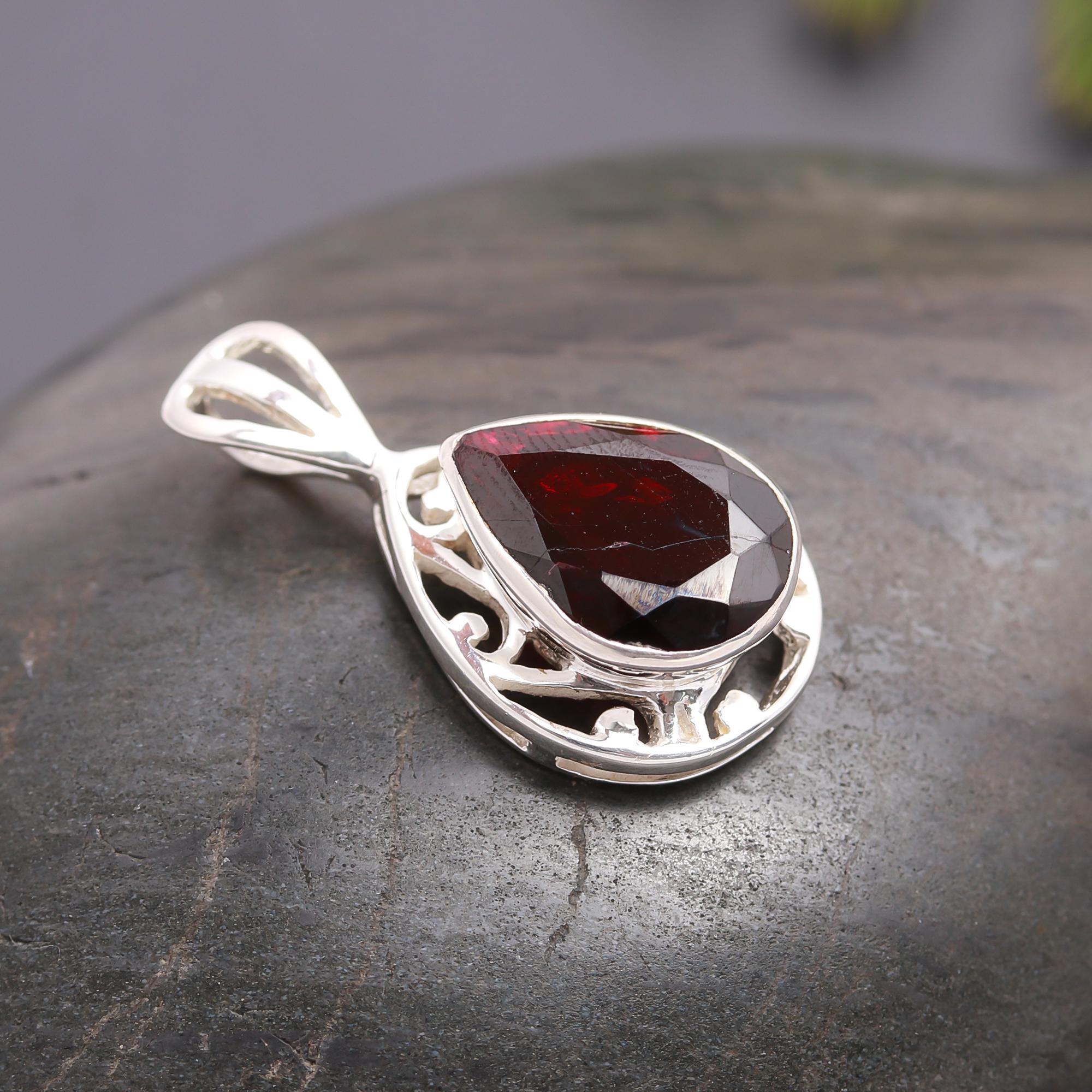 925 Silver Garnet Filigree Pendant