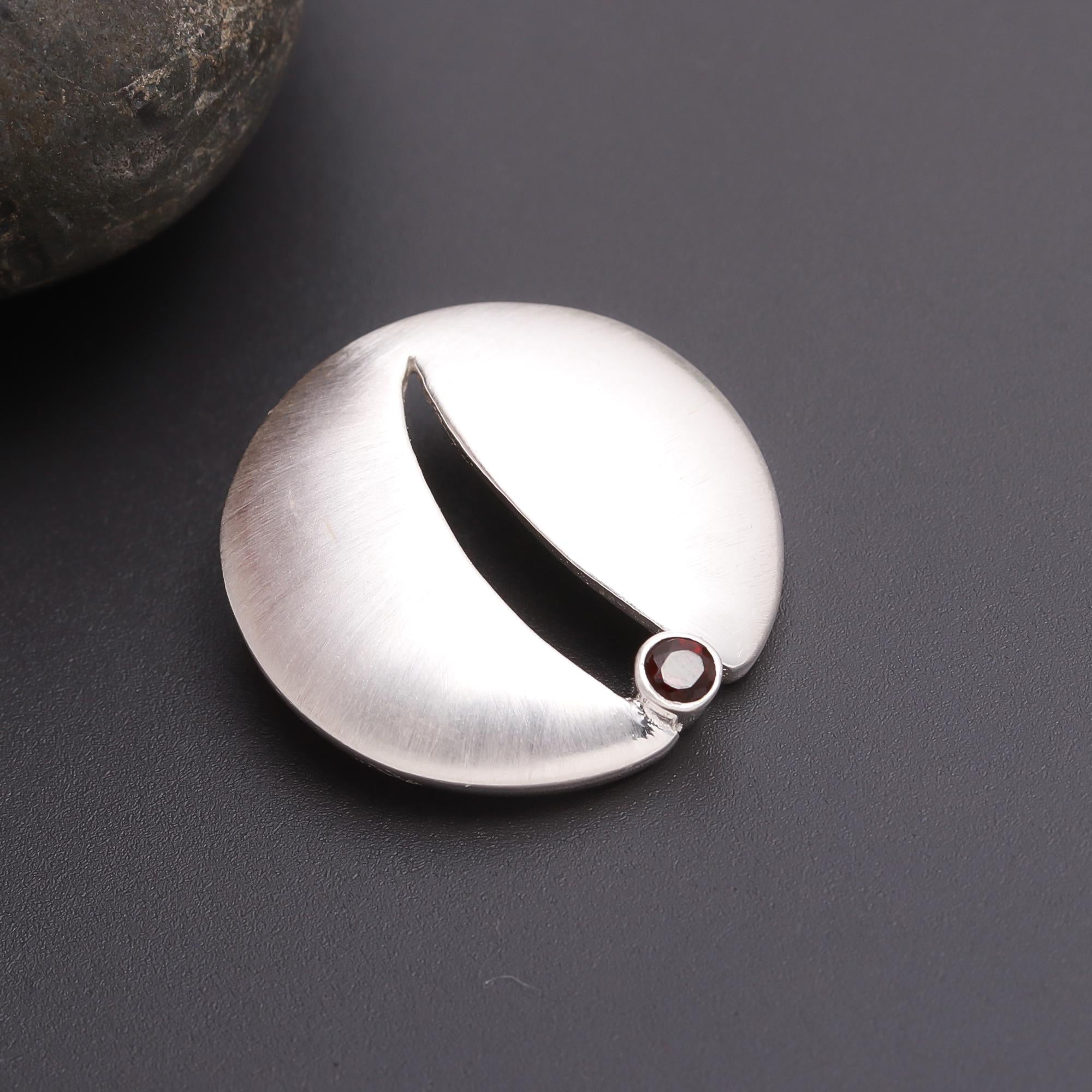 925 Silver Garnet Round Pendant