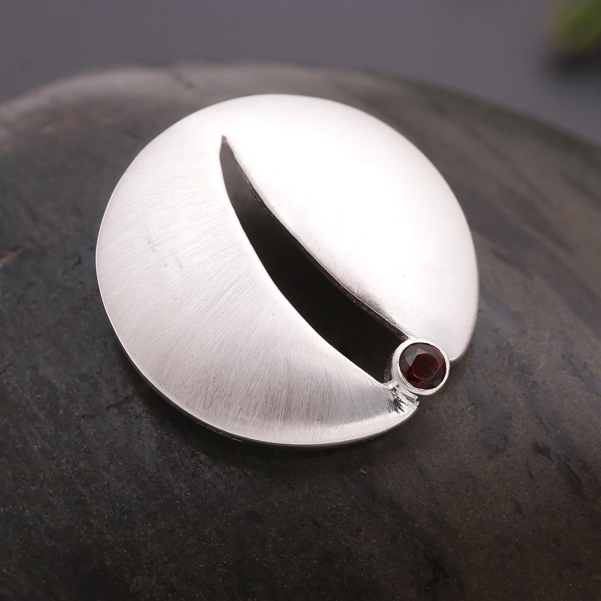 925 Silver Garnet Round Pendant